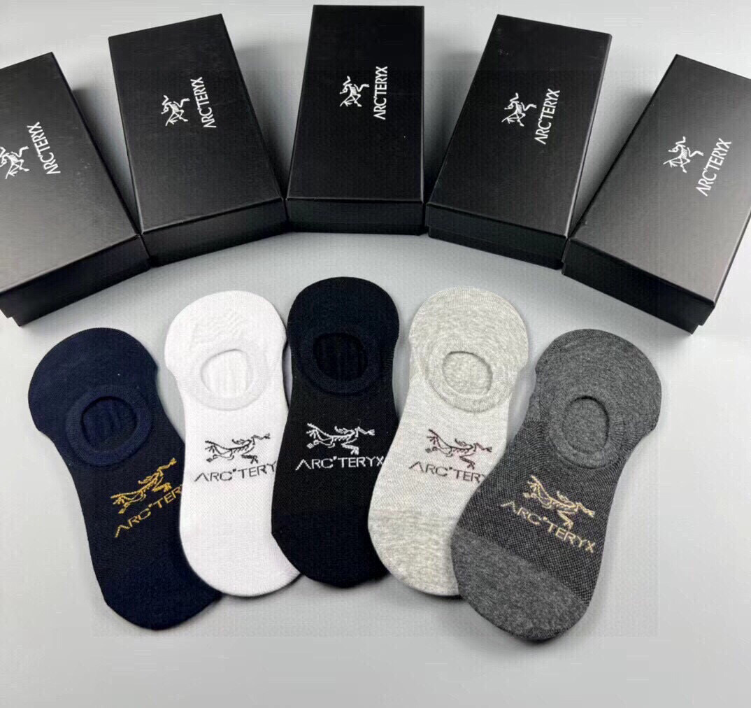  🆕【始祖鸟】新品男款隐形袜子❗️纯棉材质织造，提花经典始祖鸟标志，透气吸汗柔软舒适，上脚非常nice❗