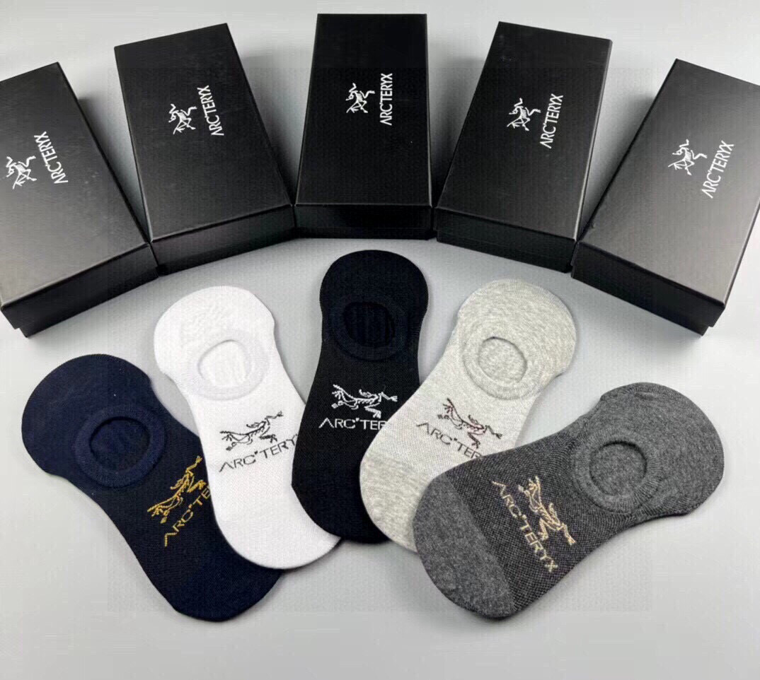  🆕【始祖鸟】新品男款隐形袜子❗️纯棉材质织造，提花经典始祖鸟标志，透气吸汗柔软舒适，上脚非常nice❗