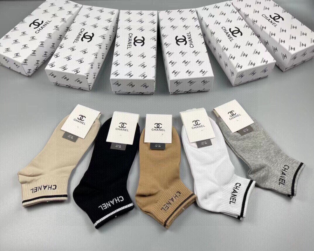  🆕CHANEL · 香奈儿❗️香奶奶家新品女款袜子❗️【一盒五双】纯棉材质，柔软舒适透气，罗口提花经典