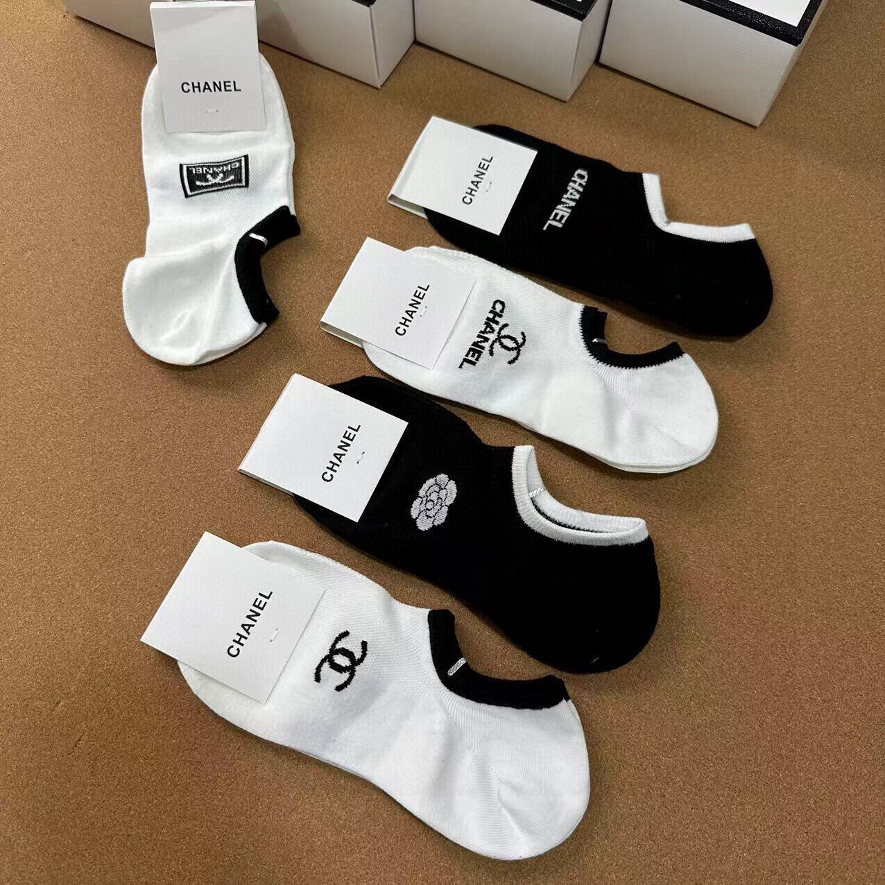  🆕CHANEL · 香奈儿❗️CH新品女款袜子❗️【一盒五双】纯棉材质，柔软舒适透气，提花经典品牌全称