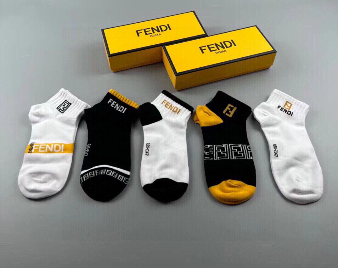  🆕FENDI · 芬迪❗️大F新品袜子❗️【一盒五双】提花经典的双F标志，纯棉材质制造，透气舒适，超级