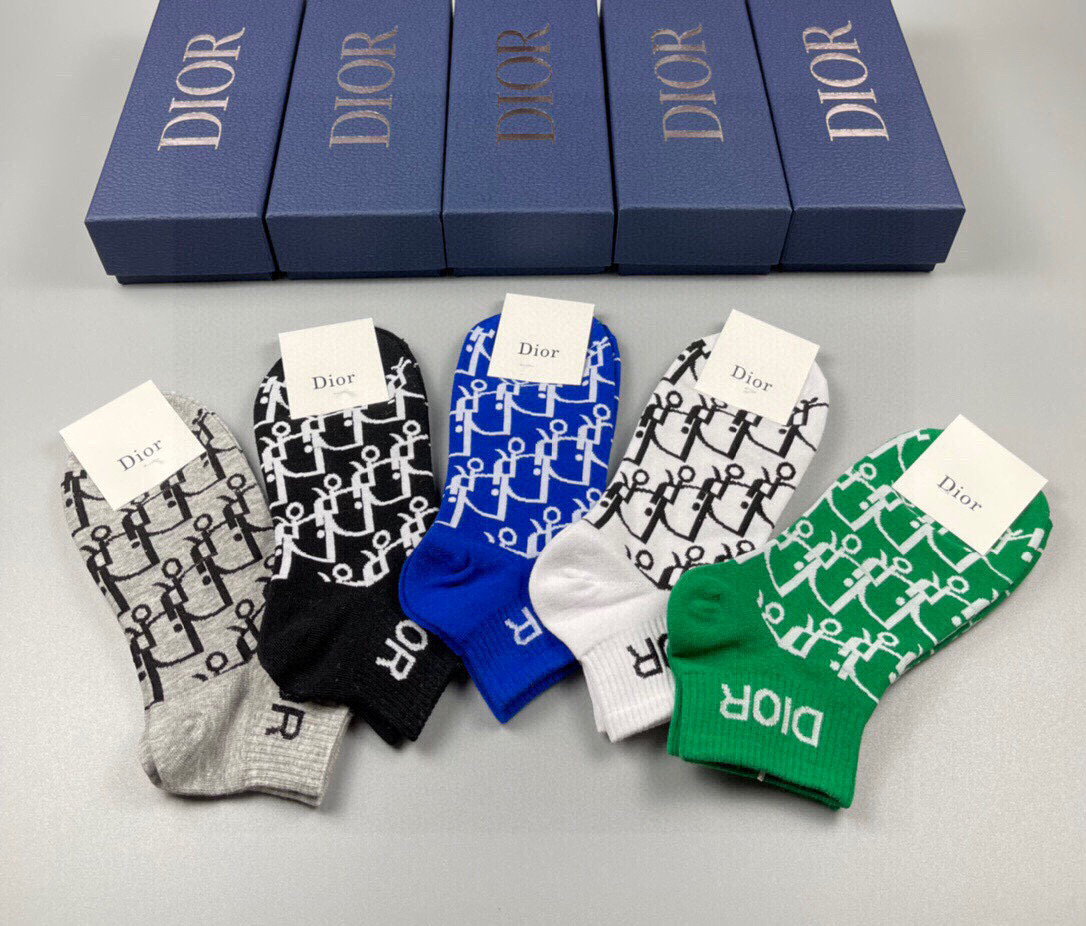  🆕Dior · 迪奥❗️D家新品短款袜子❗️【一盒五双】纯棉材质，上脚柔软舒适，经典的D家字母logo