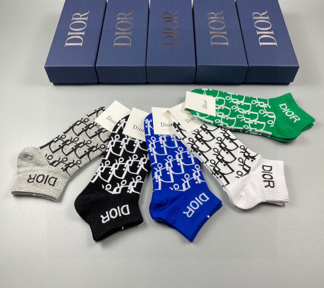  🆕Dior · 迪奥❗️D家新品短款袜子❗️【一盒五双】纯棉材质，上脚柔软舒适，经典的D家字母logo
