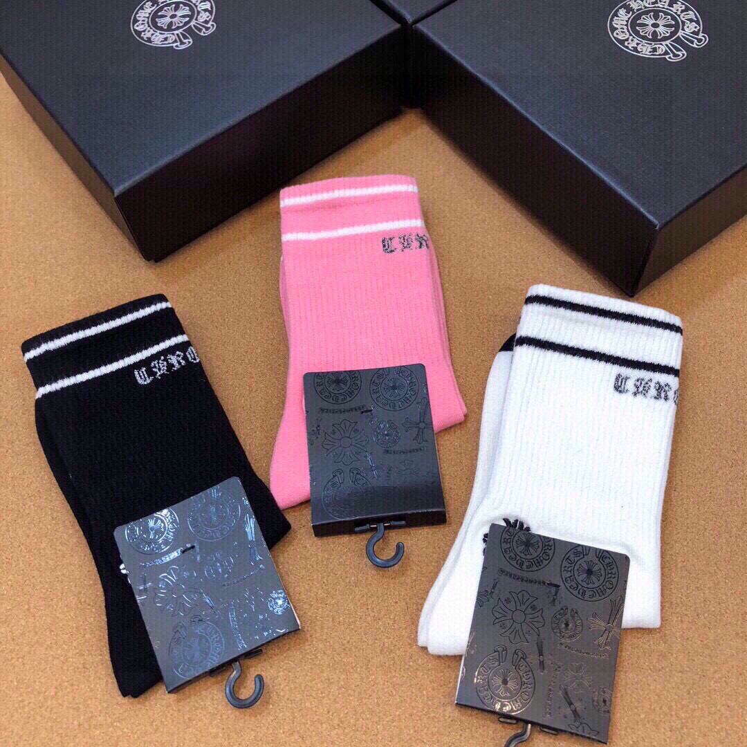  🆕❗️克罗心出口订单❗️别致吸睛，中筒设计，精梳棉材质❗️亲肤透气，表面有着温润的光泽感，上脚丝滑而显