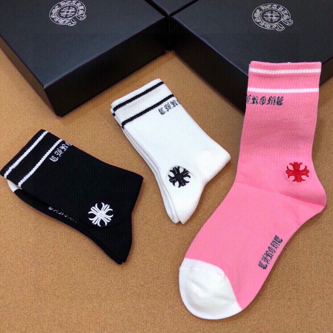  🆕❗️克罗心出口订单❗️别致吸睛，中筒设计，精梳棉材质❗️亲肤透气，表面有着温润的光泽感，上脚丝滑而显