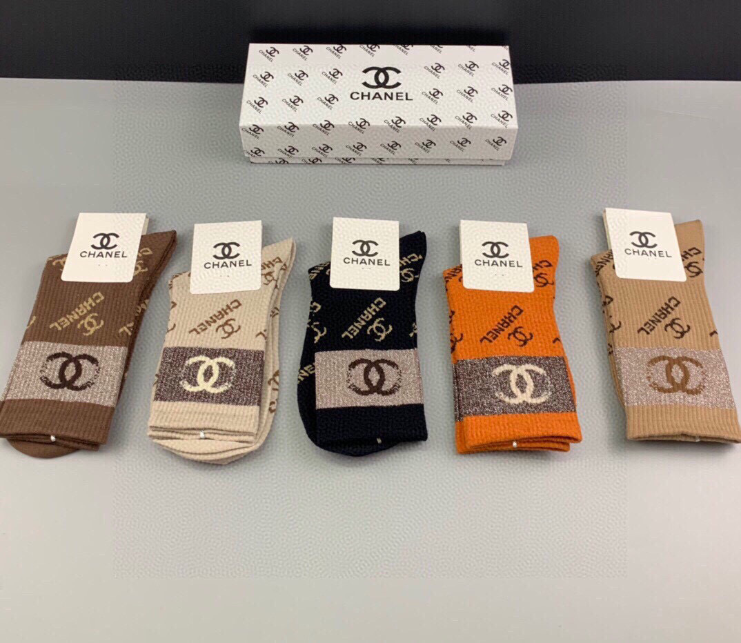  🆕CHANEL · 香奈儿❗️香奶奶家新品女款中筒袜子❗️【一盒五双】纯棉材质，柔软舒适透气，罗口提花