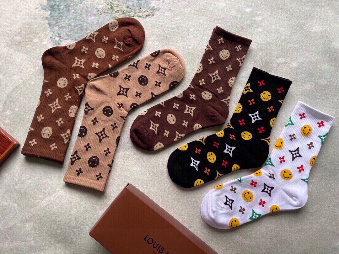  🆕Louis Vuitton · 路易威登❗️驴家经典女款中筒袜子❗️【一盒五双】纯棉材质，柔软舒适透