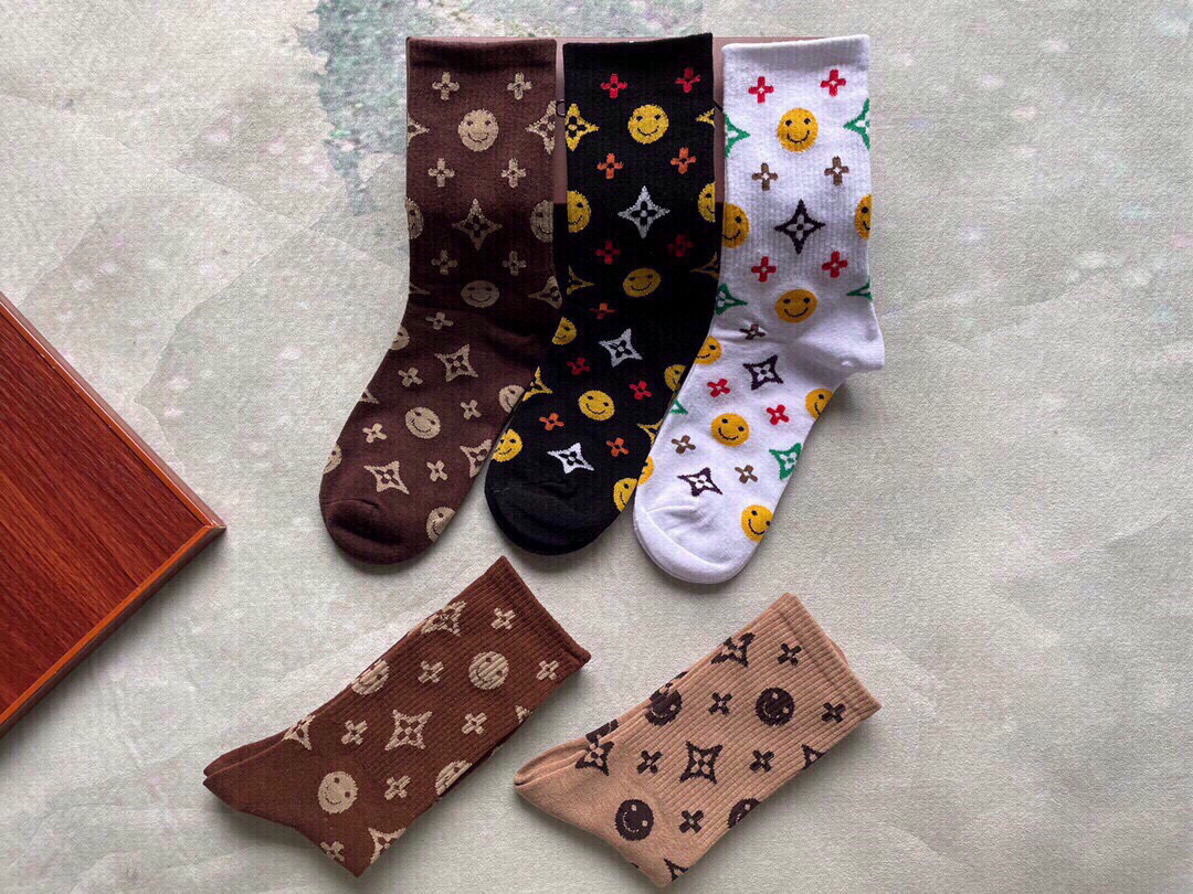  🆕Louis Vuitton · 路易威登❗️驴家经典女款中筒袜子❗️【一盒五双】纯棉材质，柔软舒适透