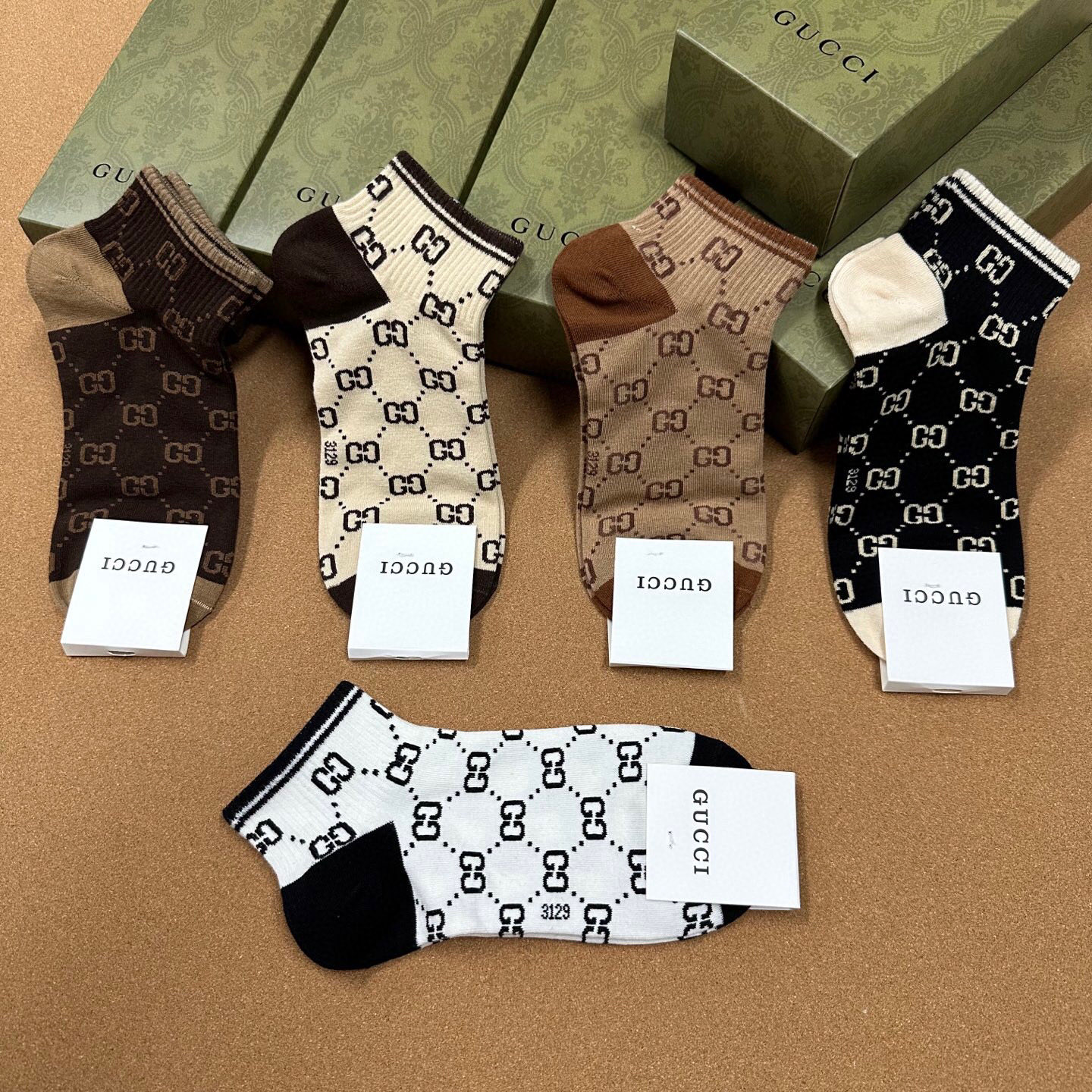  🆕Gucci · 古奇❗️G家经典短袜❗️【一盒五双】提花经典标志，超级nice，实物超漂亮，超火爆小