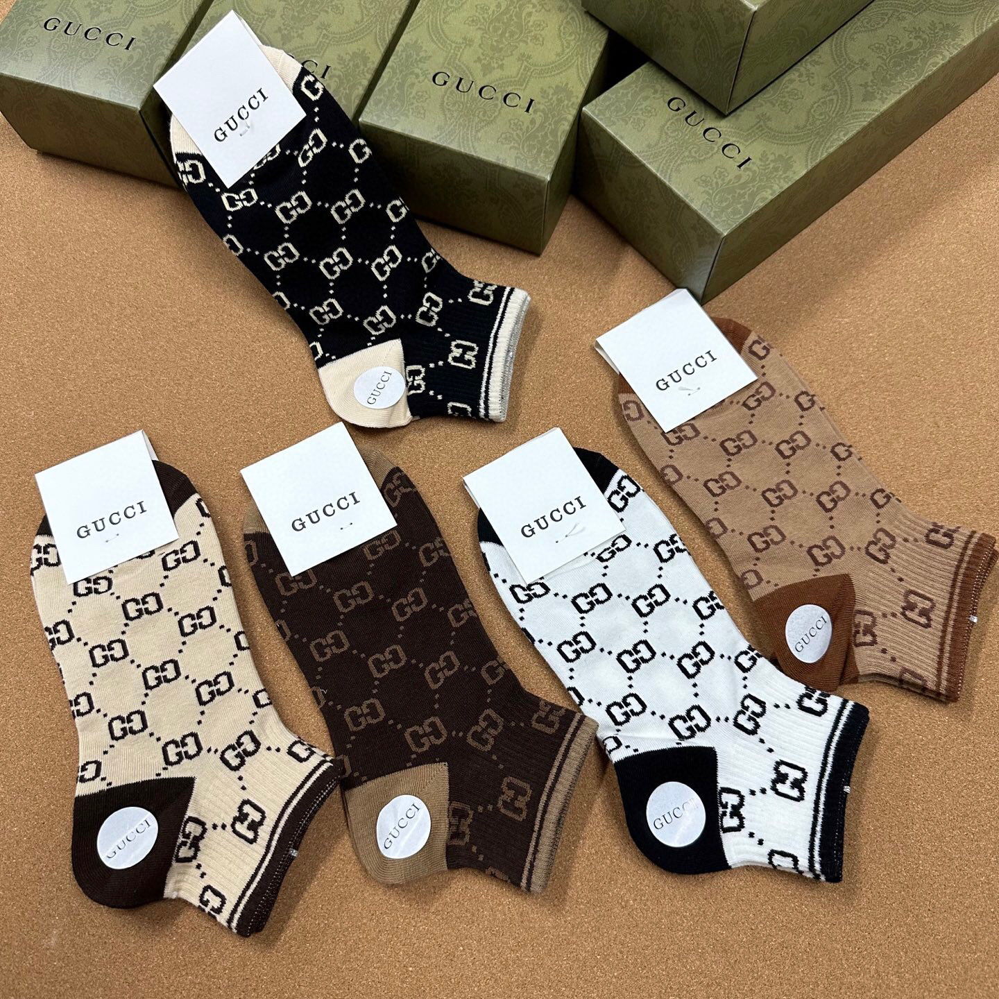  🆕Gucci · 古奇❗️G家经典短袜❗️【一盒五双】提花经典标志，超级nice，实物超漂亮，超火爆小