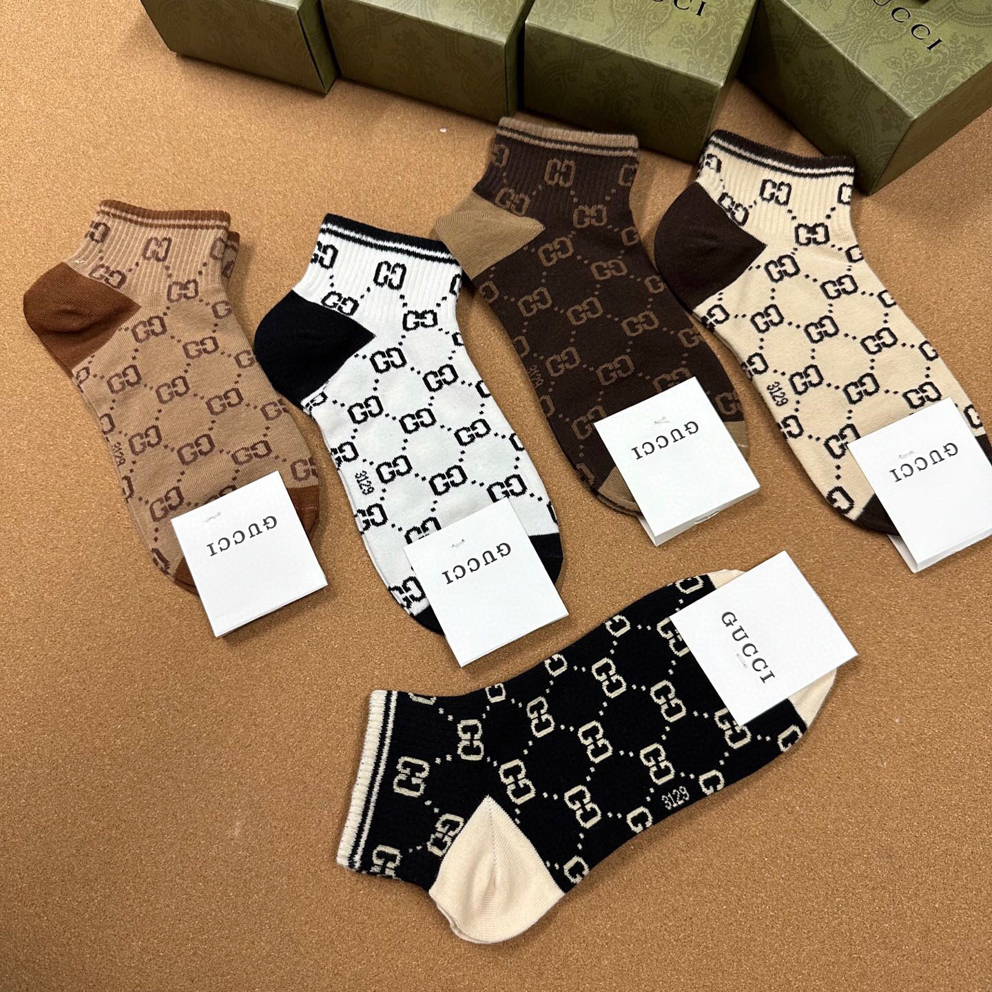  🆕Gucci · 古奇❗️G家经典短袜❗️【一盒五双】提花经典标志，超级nice，实物超漂亮，超火爆小