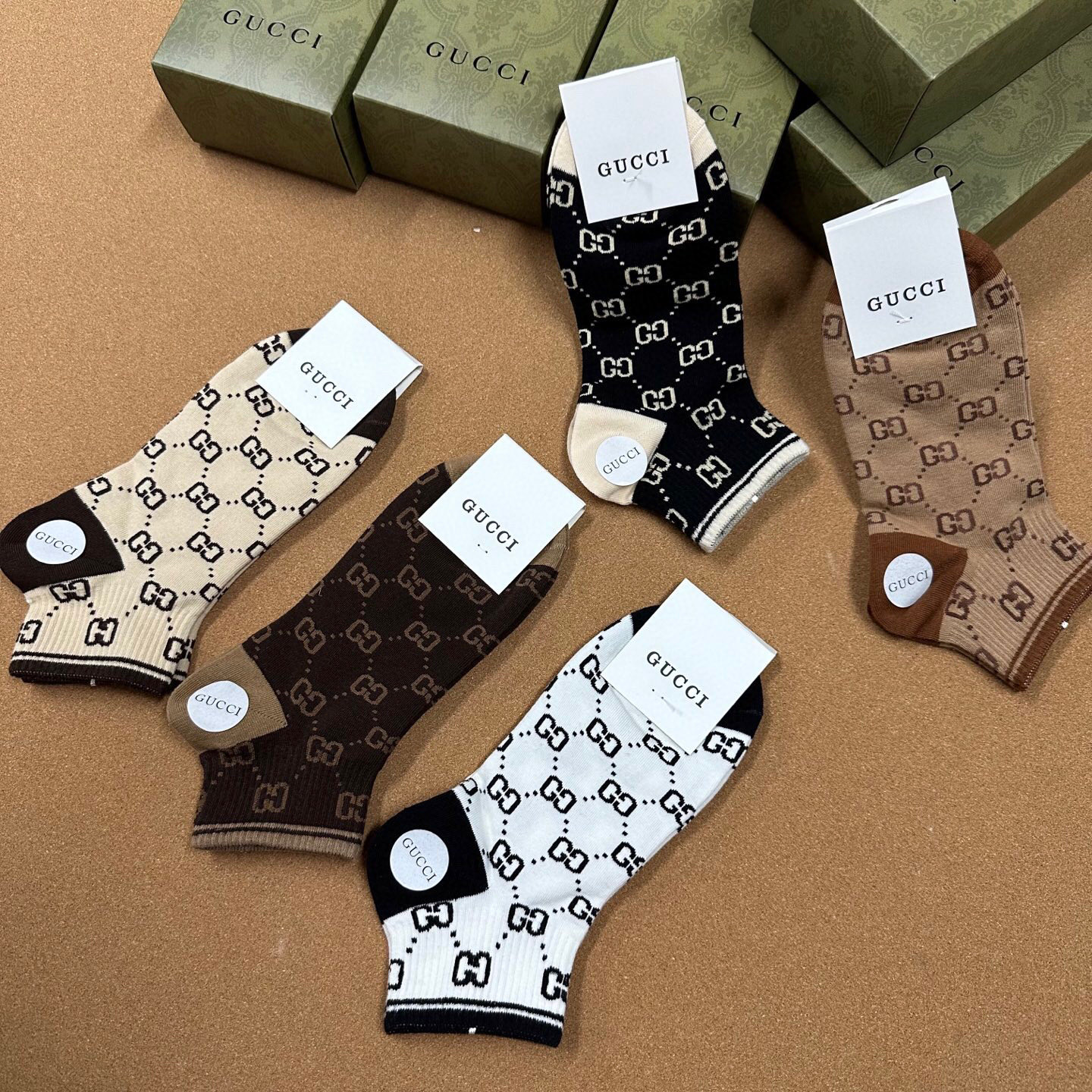  🆕Gucci · 古奇❗️G家经典短袜❗️【一盒五双】提花经典标志，超级nice，实物超漂亮，超火爆小