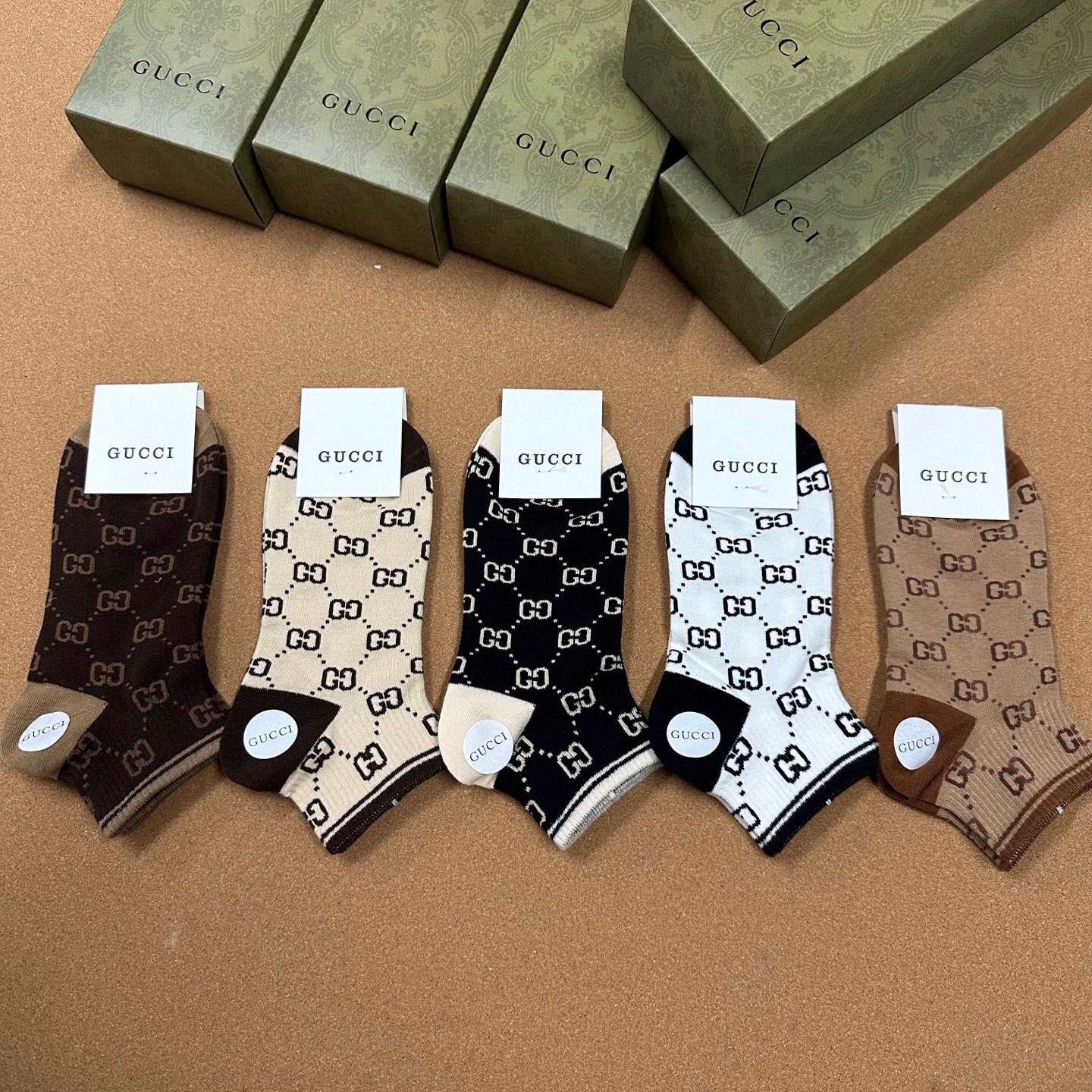  🆕Gucci · 古奇❗️G家经典短袜❗️【一盒五双】提花经典标志，超级nice，实物超漂亮，超火爆小