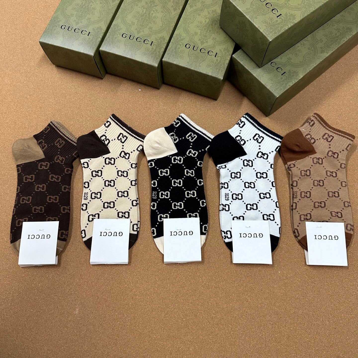  🆕Gucci · 古奇❗️G家经典短袜❗️【一盒五双】提花经典标志，超级nice，实物超漂亮，超火爆小