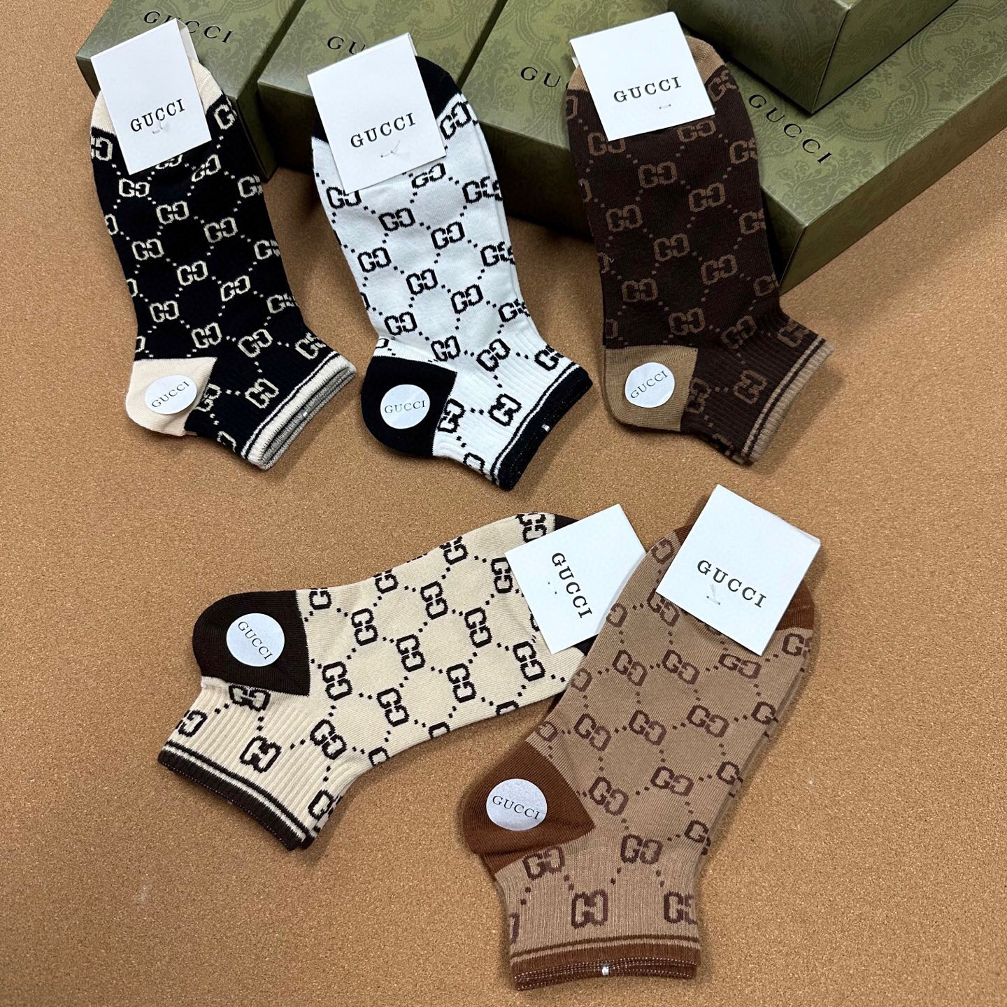  🆕Gucci · 古奇❗️G家经典短袜❗️【一盒五双】提花经典标志，超级nice，实物超漂亮，超火爆小
