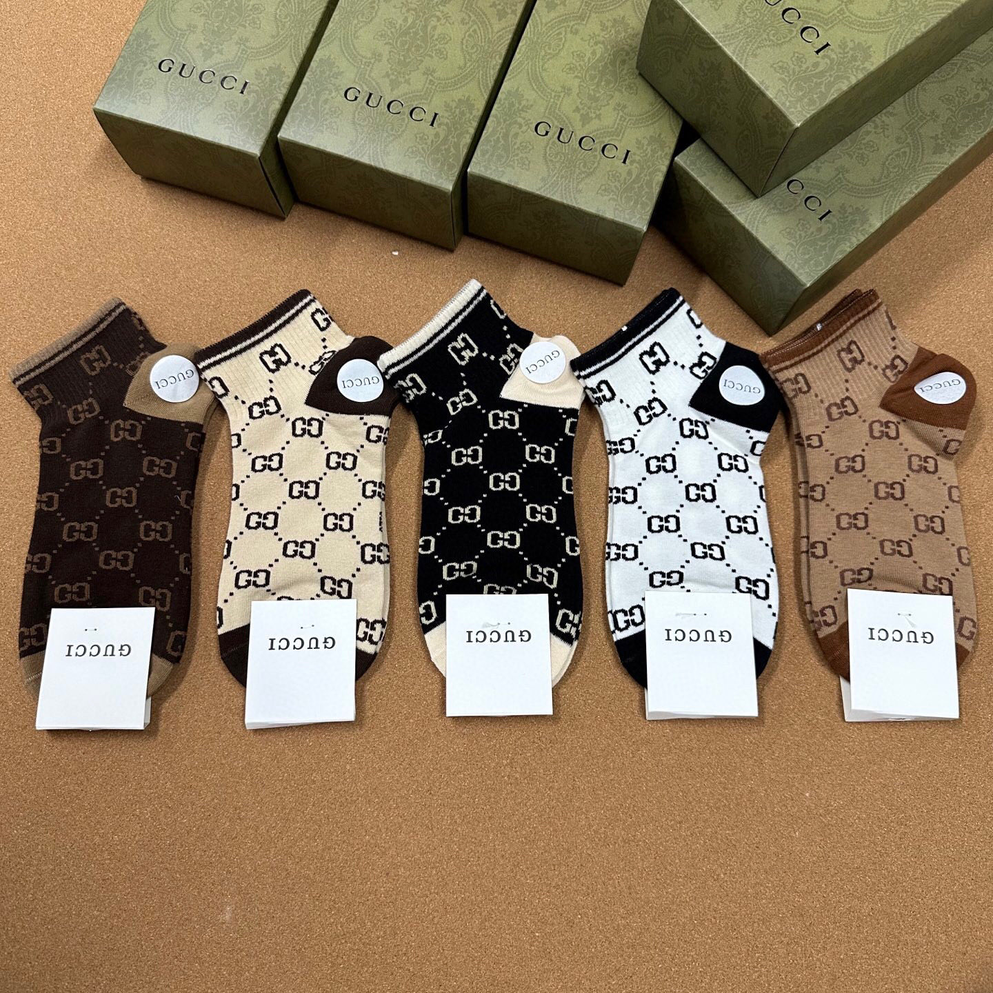  🆕Gucci · 古奇❗️G家经典短袜❗️【一盒五双】提花经典标志，超级nice，实物超漂亮，超火爆小