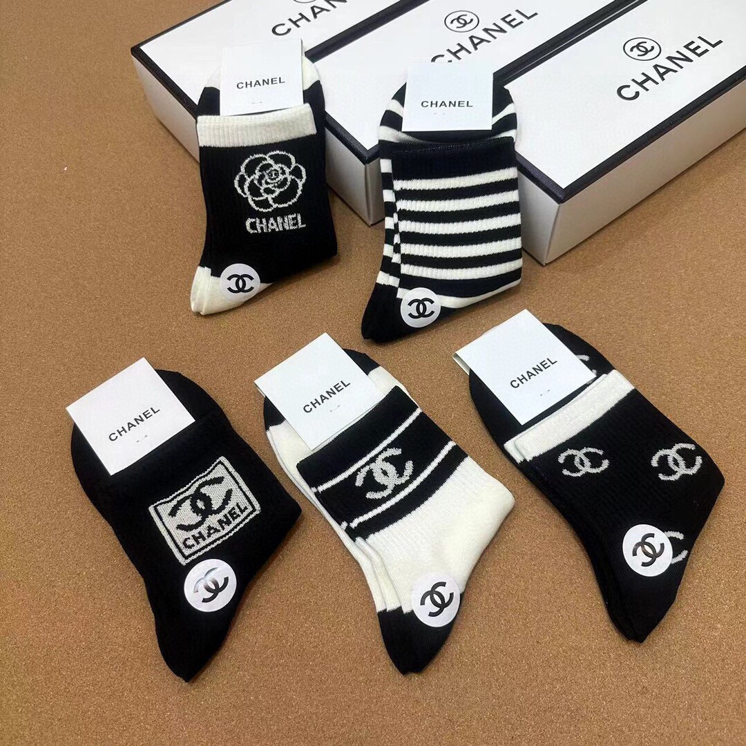  🆕CHANEL · 香奈儿❗️香奶奶家新品女款袜子❗️【一盒五双】纯棉材质，柔软舒适透气，提花经典品牌