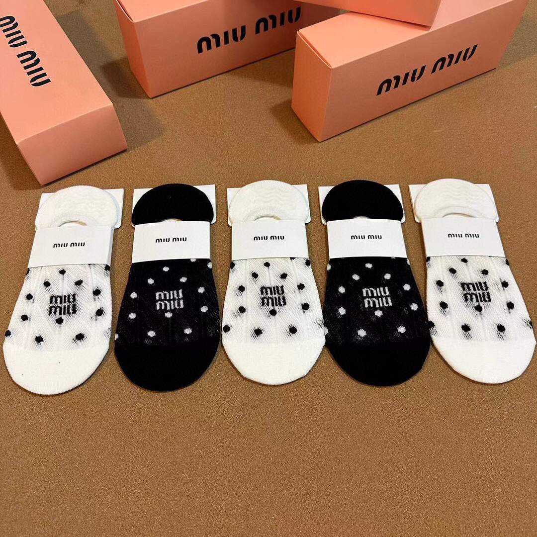  🆕Miumiu · 缪缪❗️谬家新品女款隐形袜子❗️【一盒五双】提花经典标志，纯棉材质，超舒适超美腻❗