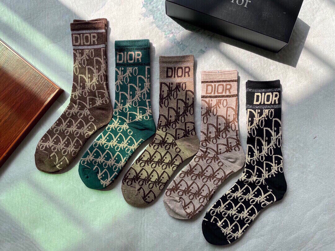  🆕Dior · 迪奥❗️D家新品女款中筒袜子❗️【一盒五双】纯棉材质，上脚柔软舒适，满满的老花经典lo