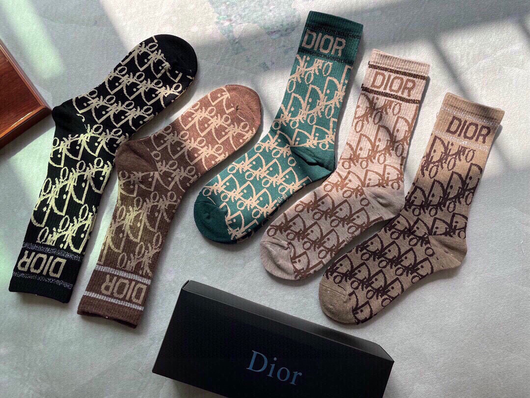  🆕Dior · 迪奥❗️D家新品女款中筒袜子❗️【一盒五双】纯棉材质，上脚柔软舒适，满满的老花经典lo