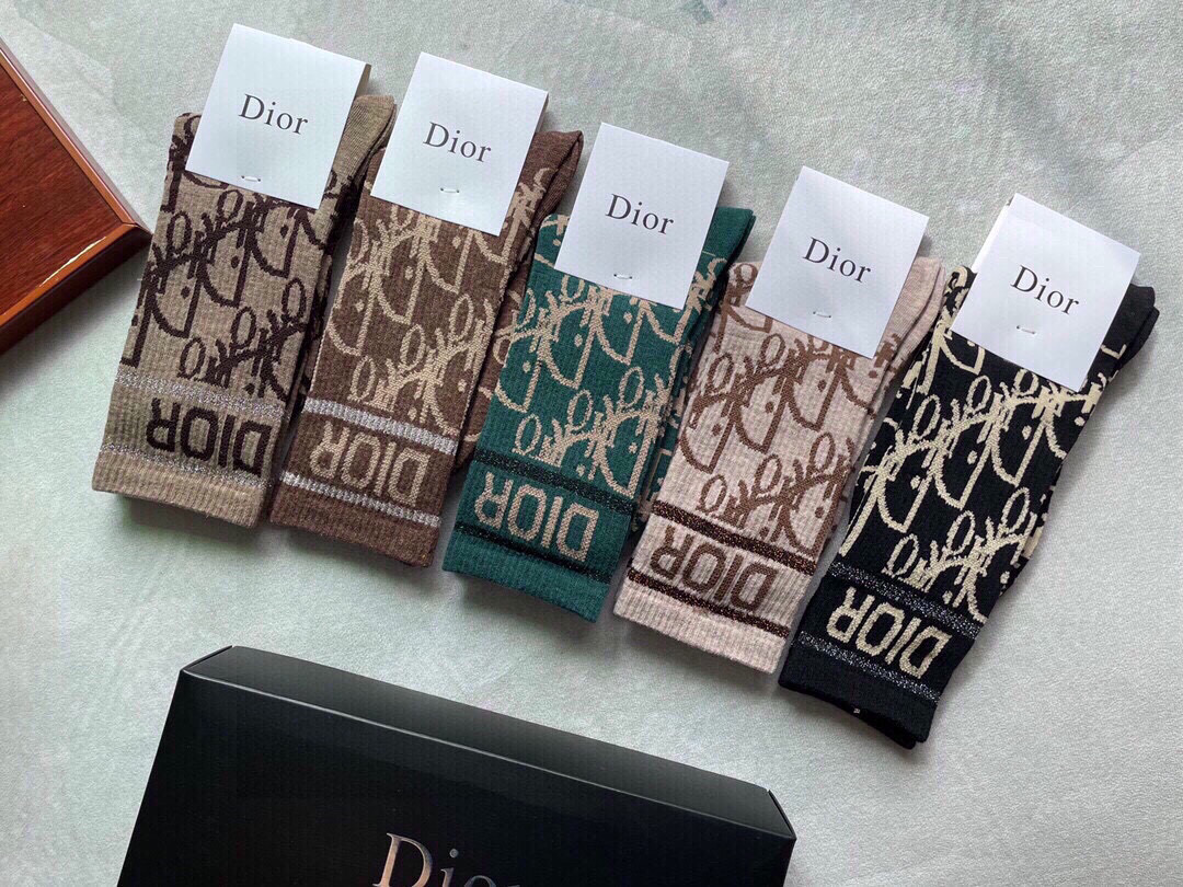  🆕Dior · 迪奥❗️D家新品女款中筒袜子❗️【一盒五双】纯棉材质，上脚柔软舒适，满满的老花经典lo