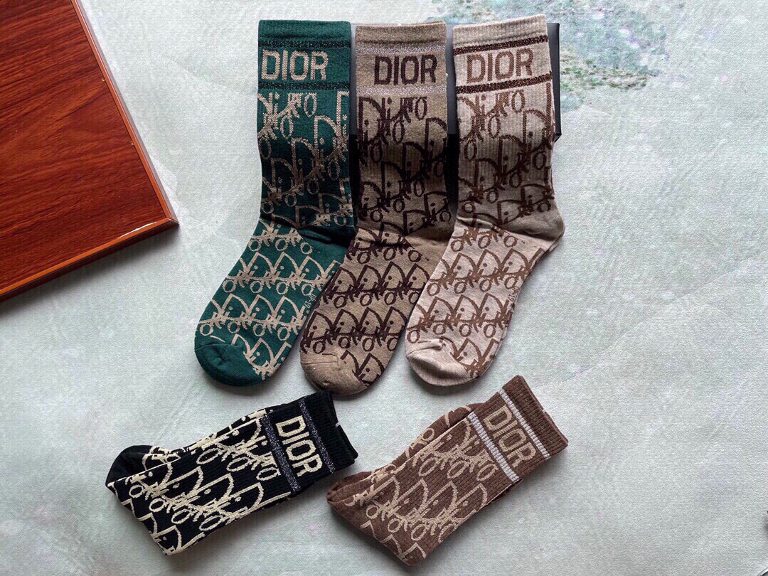  🆕Dior · 迪奥❗️D家新品女款中筒袜子❗️【一盒五双】纯棉材质，上脚柔软舒适，满满的老花经典lo