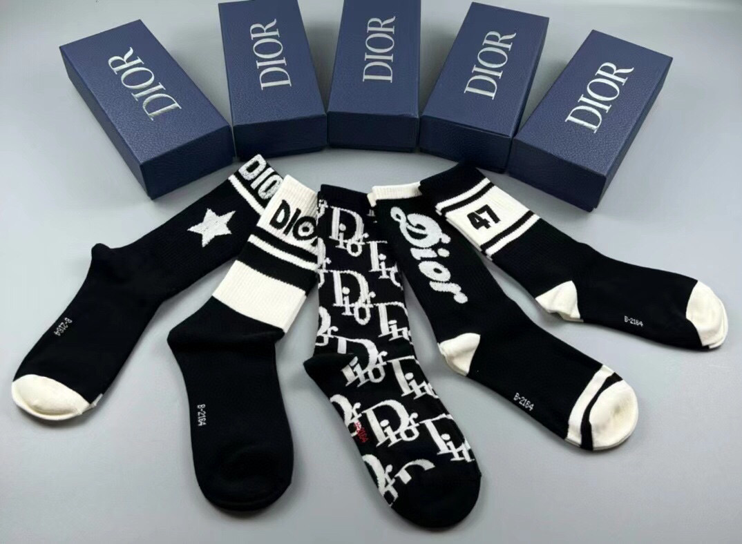  🆕Dior · 迪奥❗️D家新品女款中筒袜子❗️【一盒五双】纯棉材质，上脚柔软舒适，满满的老花经典lo