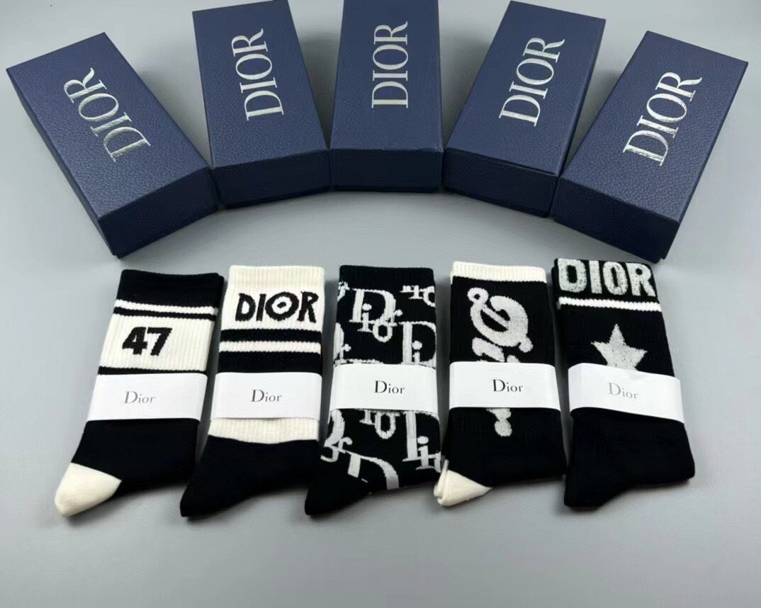  🆕Dior · 迪奥❗️D家新品女款中筒袜子❗️【一盒五双】纯棉材质，上脚柔软舒适，满满的老花经典lo
