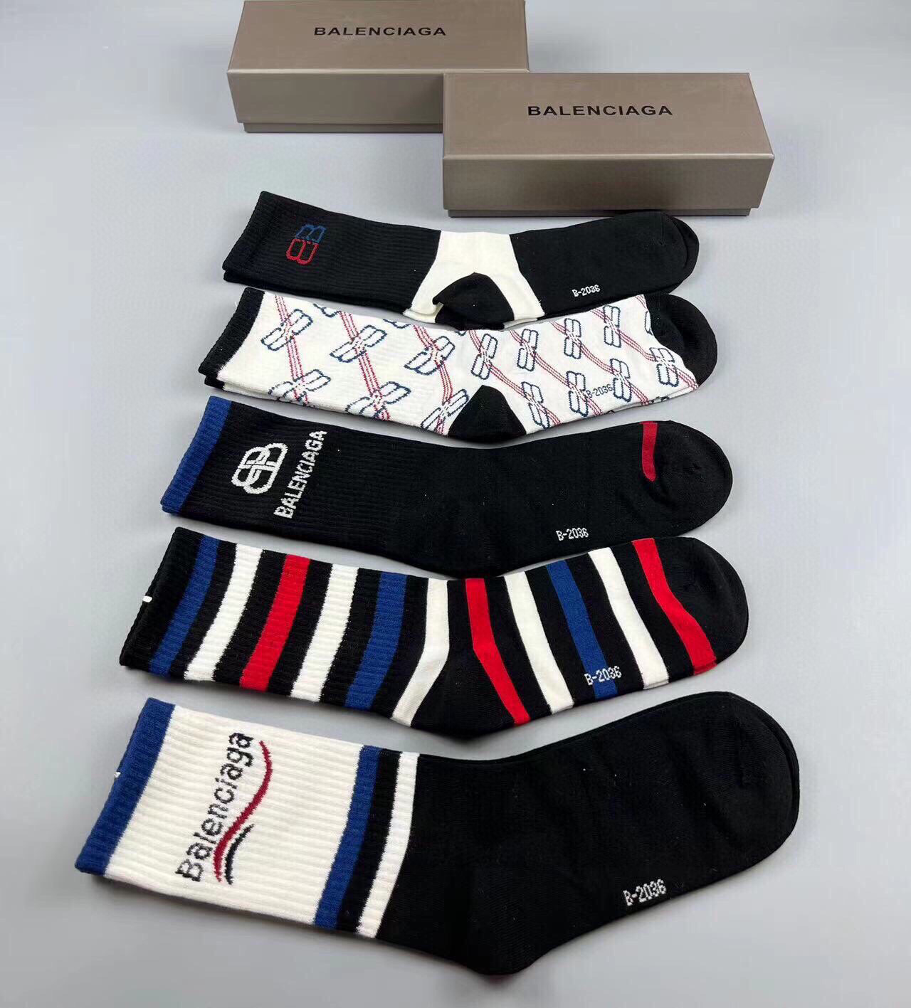  🆕BALENCIAGA · 巴黎世家❗️大巴黎新品女款长筒袜子❗️【一盒五双】纯棉材质织造，上脚柔软舒