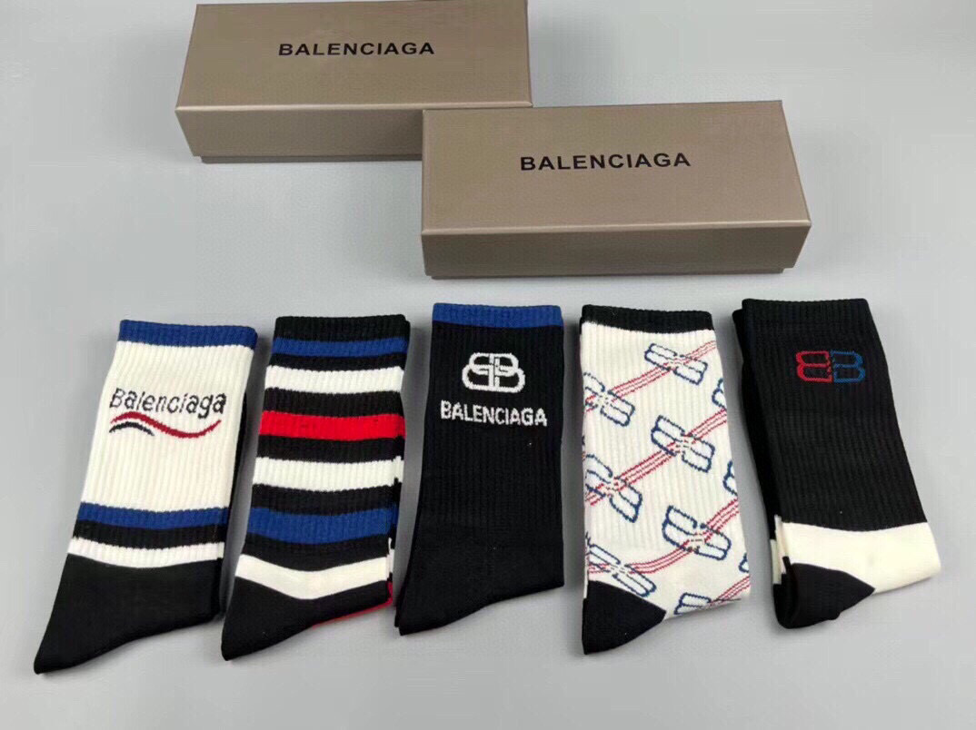  🆕BALENCIAGA · 巴黎世家❗️大巴黎新品女款长筒袜子❗️【一盒五双】纯棉材质织造，上脚柔软舒