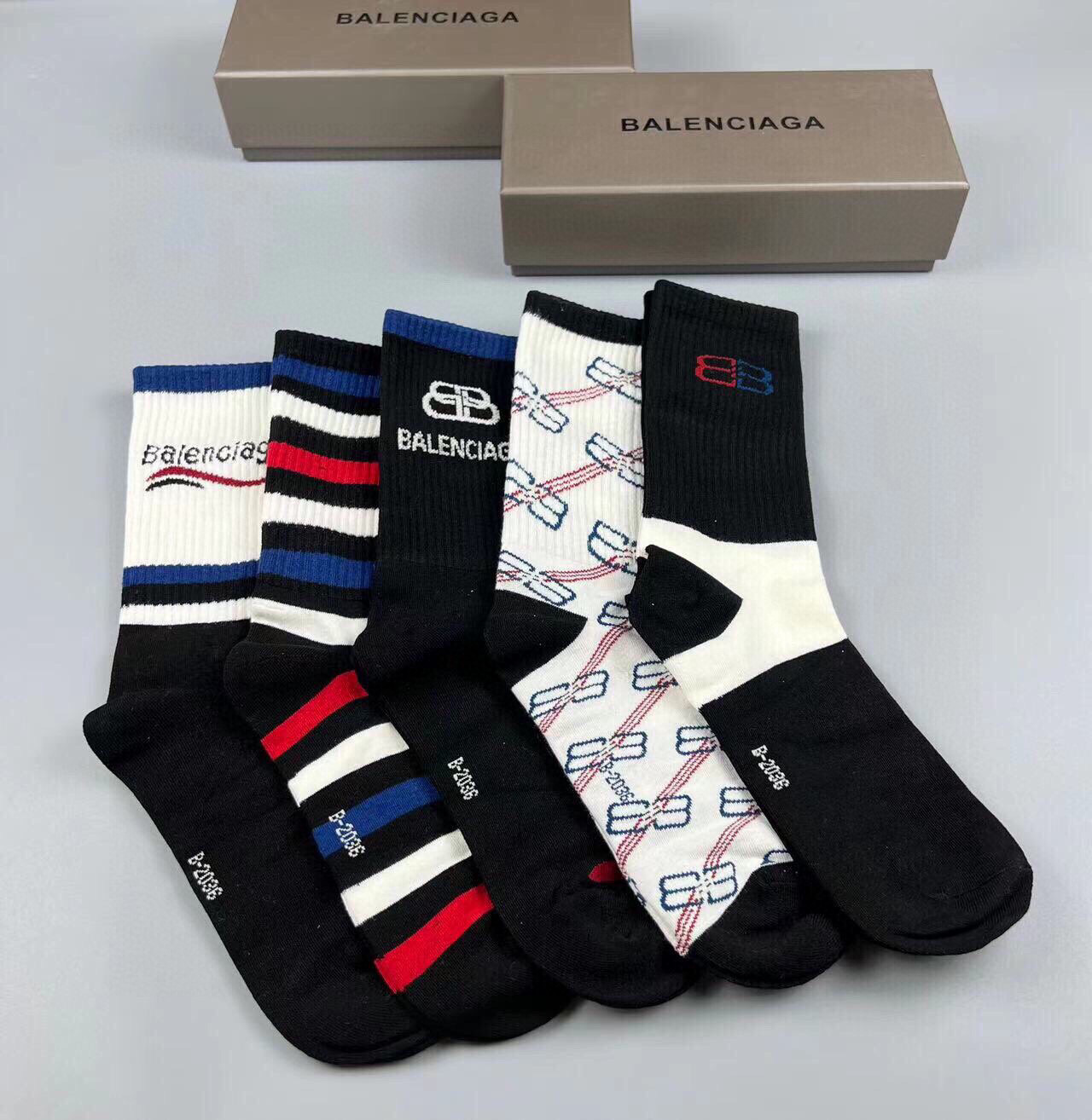  🆕BALENCIAGA · 巴黎世家❗️大巴黎新品女款长筒袜子❗️【一盒五双】纯棉材质织造，上脚柔软舒