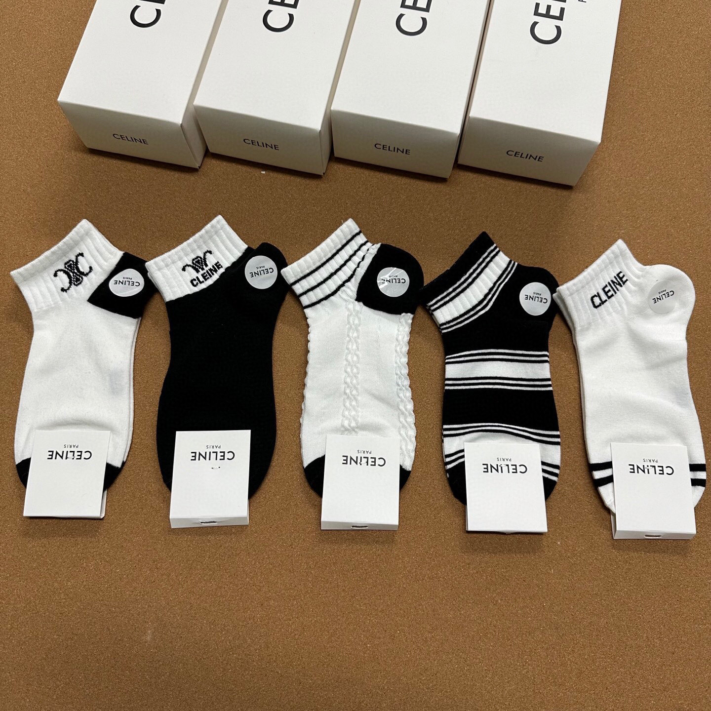  🆕CELINE · 赛琳❗️新品女款短袜子【一盒五双】提花经典标志，纯棉材质制造，透气舒适，超级nic