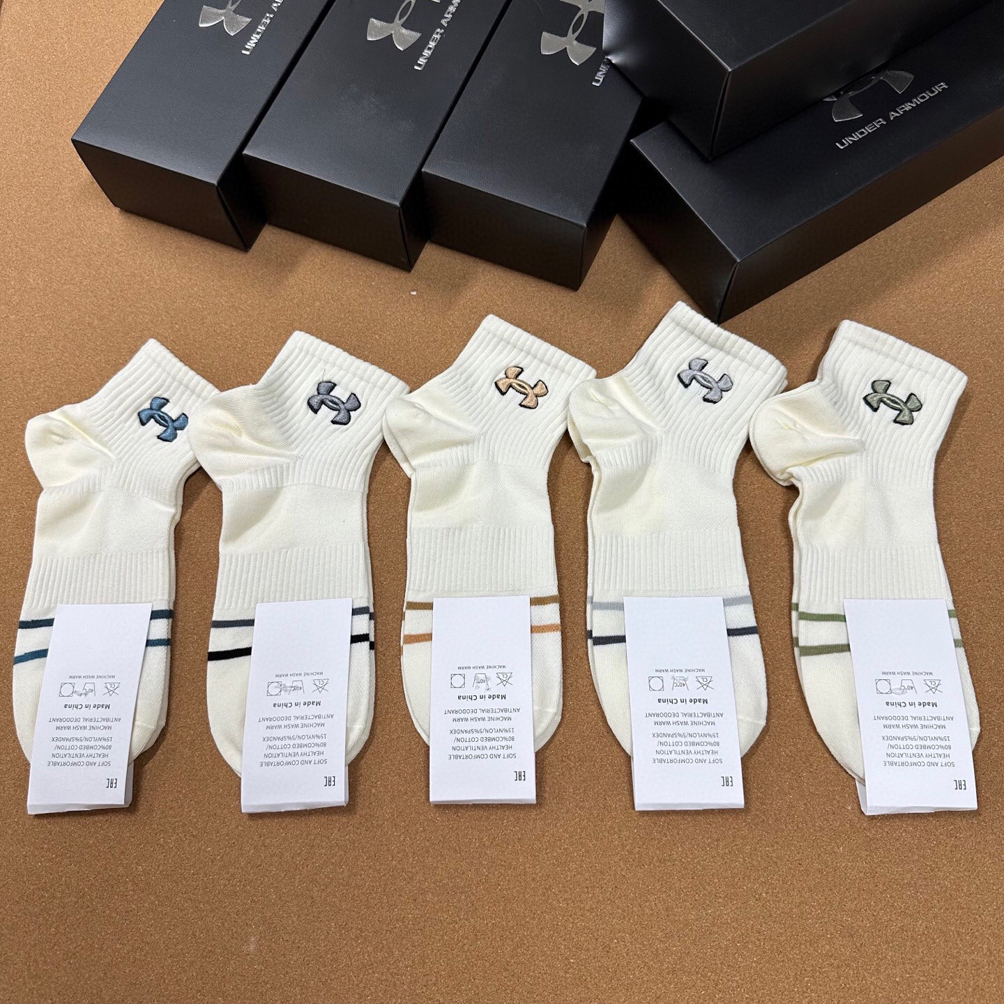  🆕【Under Armour · 安德玛】❗️火爆全网小单品，绝对是你这个春夏的搭配神器❗️ins今年