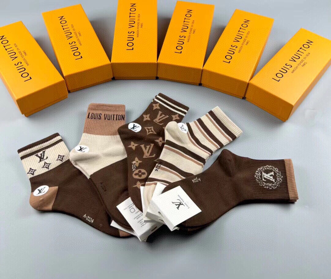  🆕Louis Vuitton · 路易威登❗️驴家新品女款中筒袜子❗️【一盒五双】纯棉材质，柔软舒适透