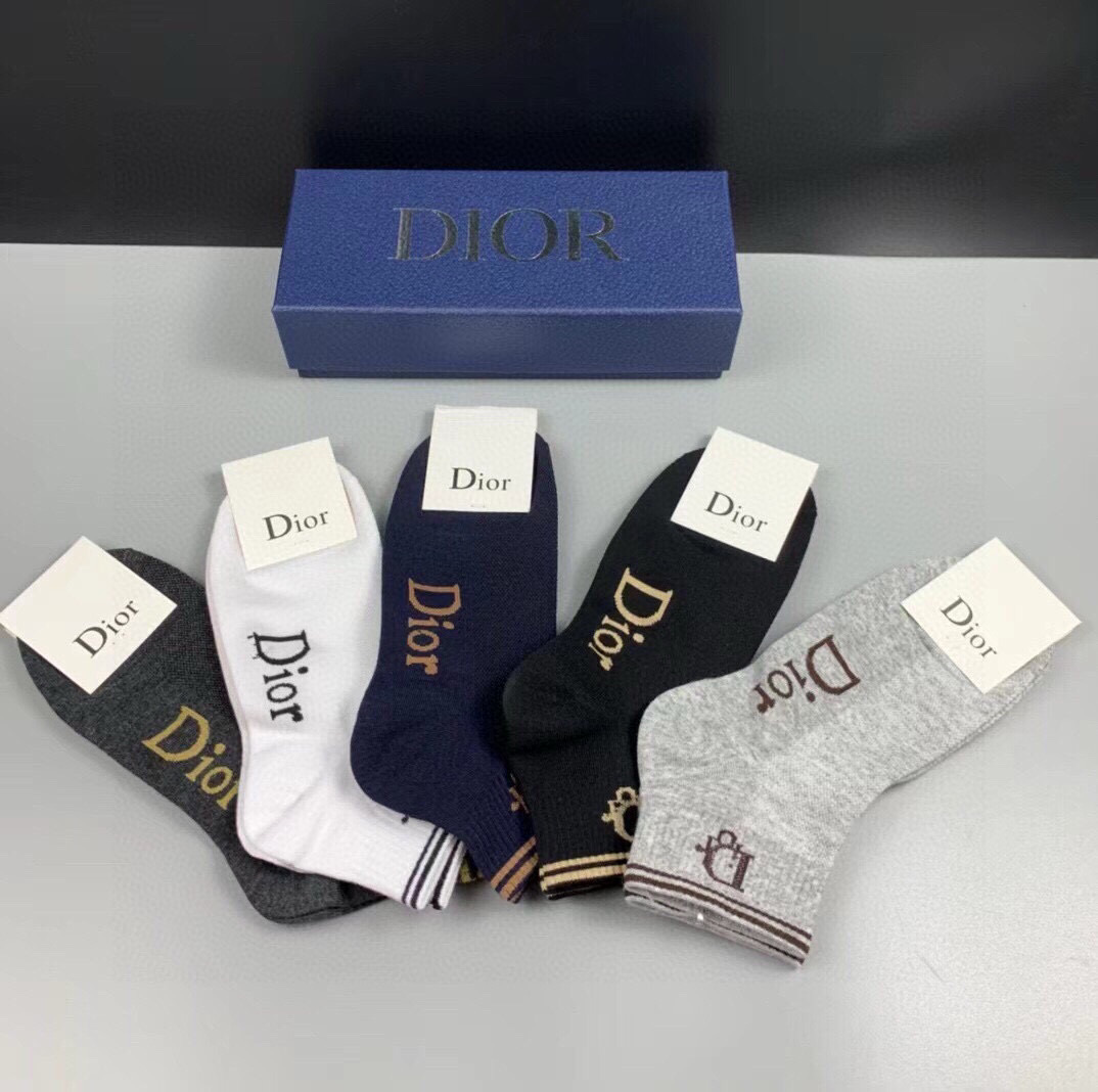  🆕Dior · 迪奥❗️D家新品短款袜子❗️【一盒五双】纯棉材质，上脚柔软舒适，经典的D家字母logo