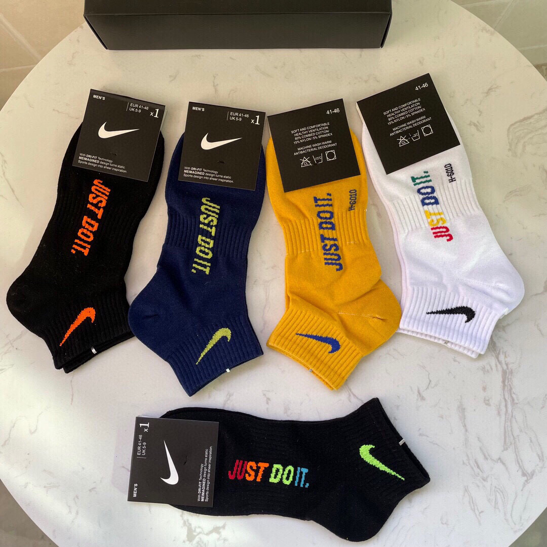  🆕【NIKE 耐克】火爆全网款❗️JUST DOIT. ☑️logo超级nice❗️袜底束脚的设计惊艳