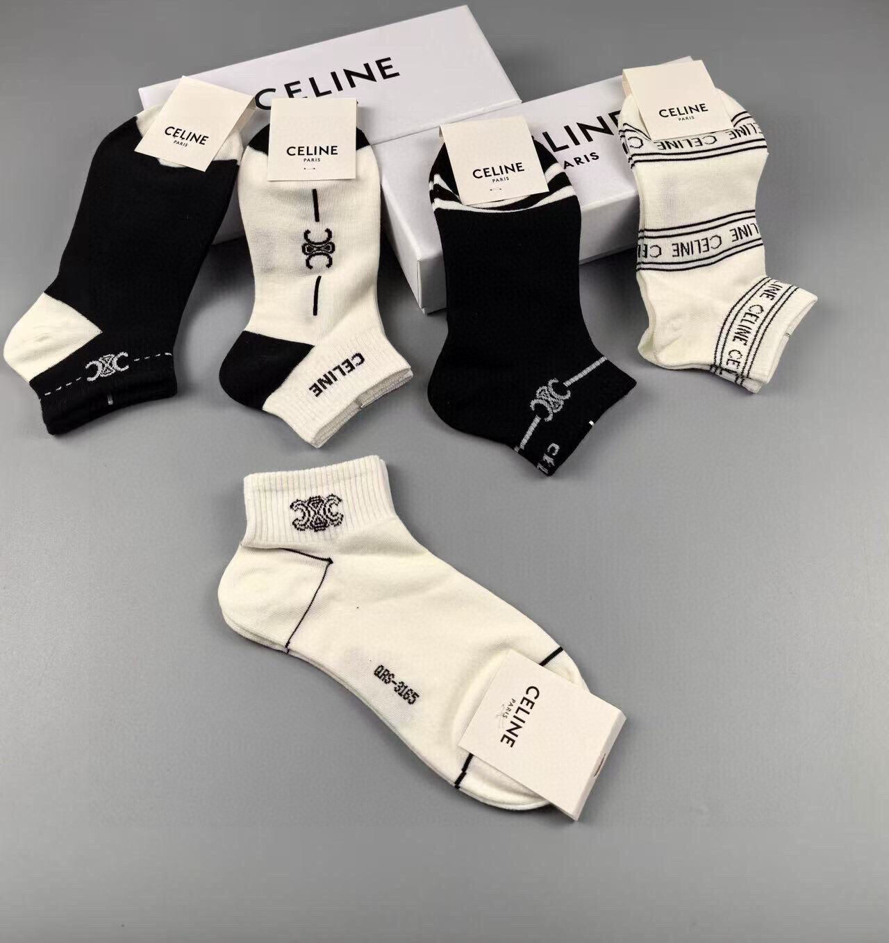  🆕CELINE · 赛琳❗️新品女款短袜子【一盒五双】提花经典标志，纯棉材质制造，透气舒适，超级nic