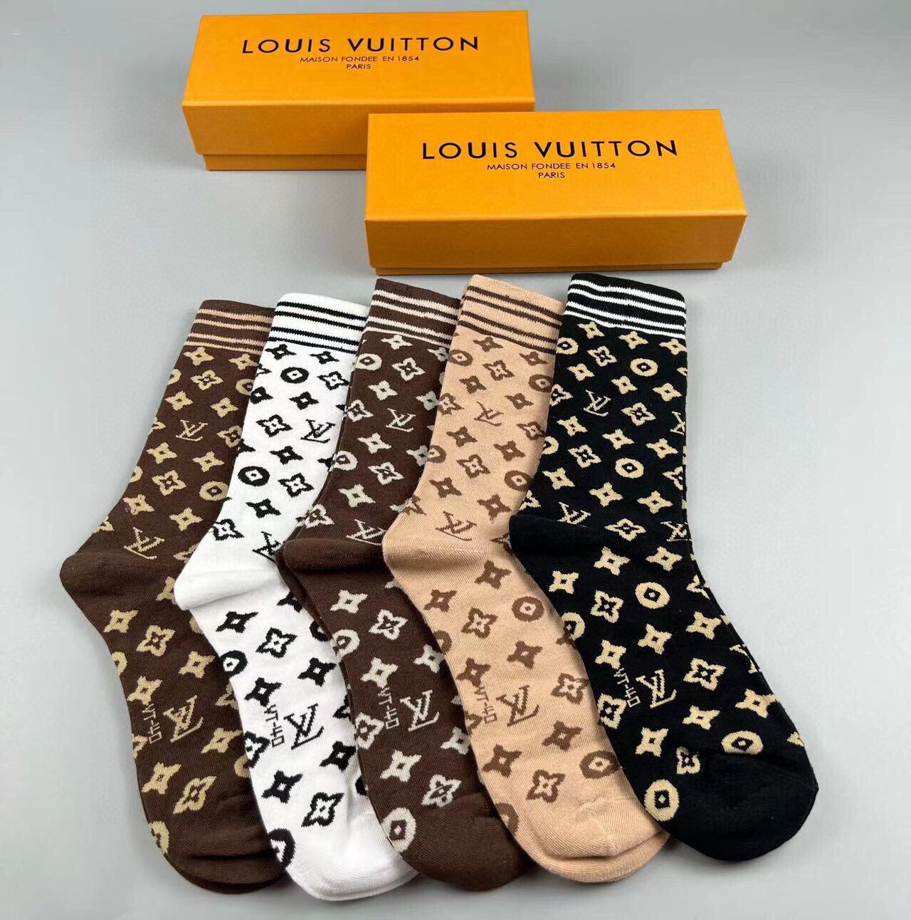  🆕Louis Vuitton · 路易威登❗️驴家新品高筒袜子❗️【一盒五双】纯棉材质，提花经典标志，