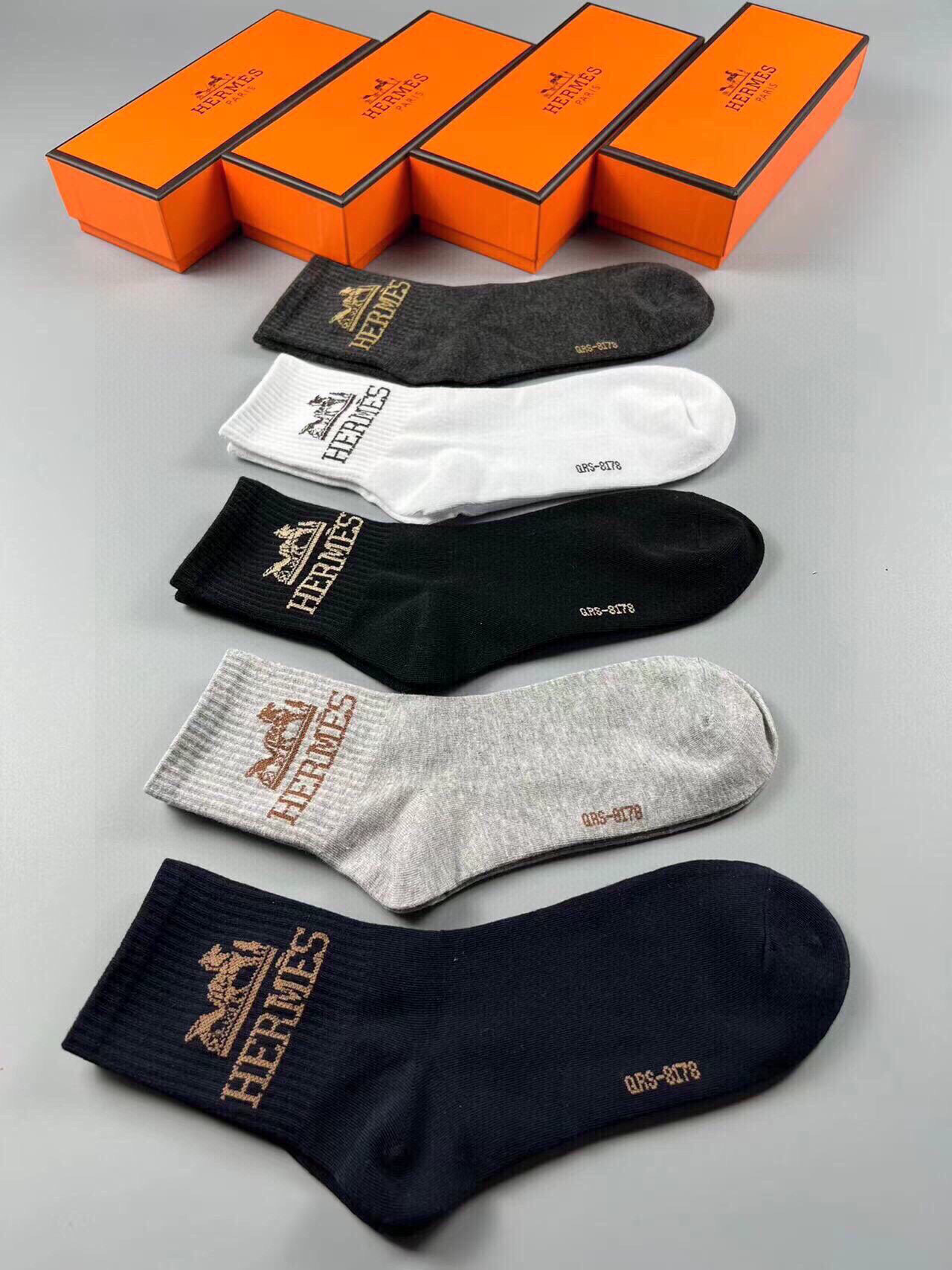  🆕Hermes · 爱马仕❗️大H新品男款春夏款袜子❗️【一盒五双】提花经典马车标志，纯棉材质制造，透