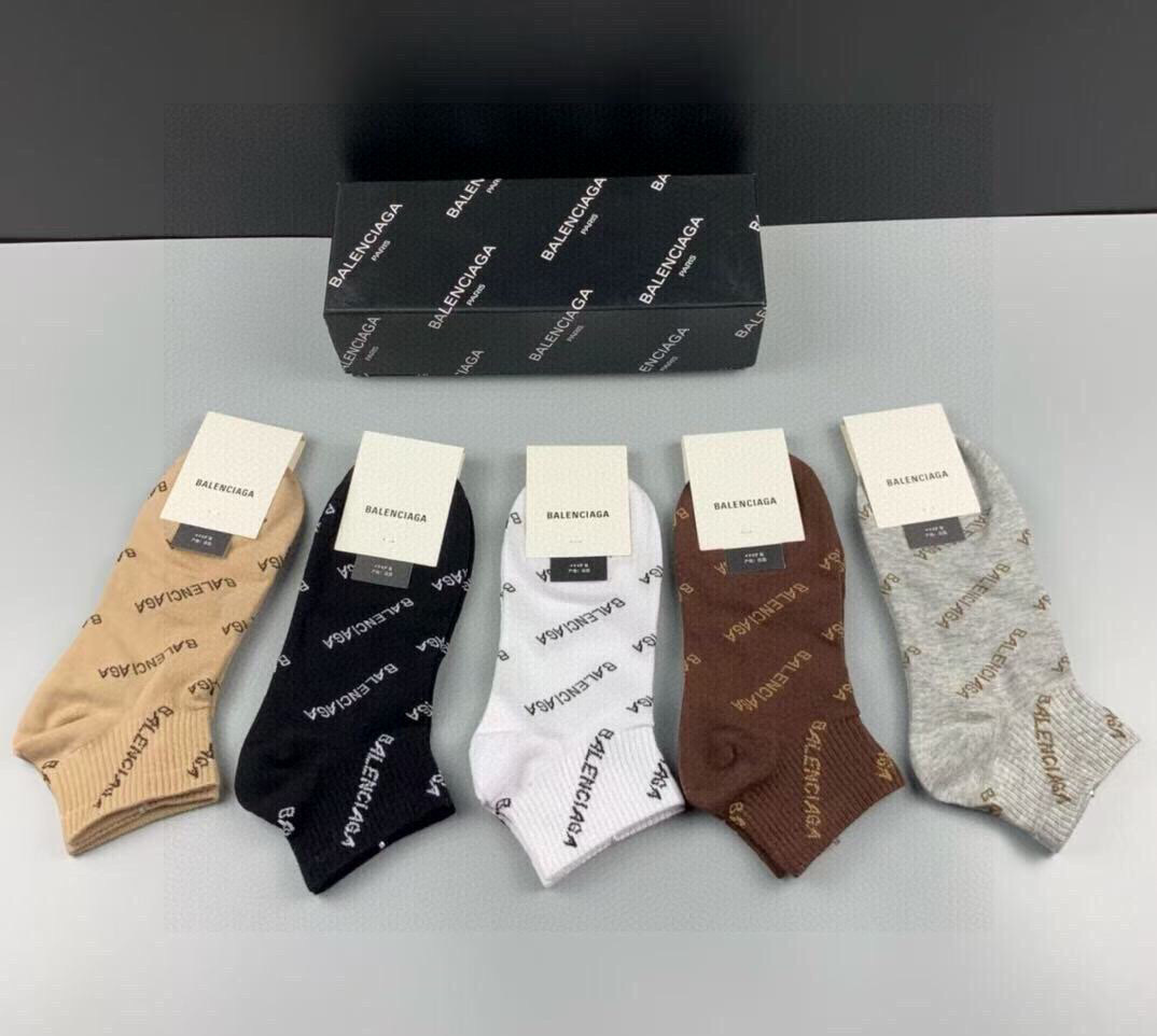  🆕BALENCIAGA · 巴黎世家❗️大巴黎经典女款袜子❗️【一盒五双】纯棉材质织造，上脚柔软舒适，