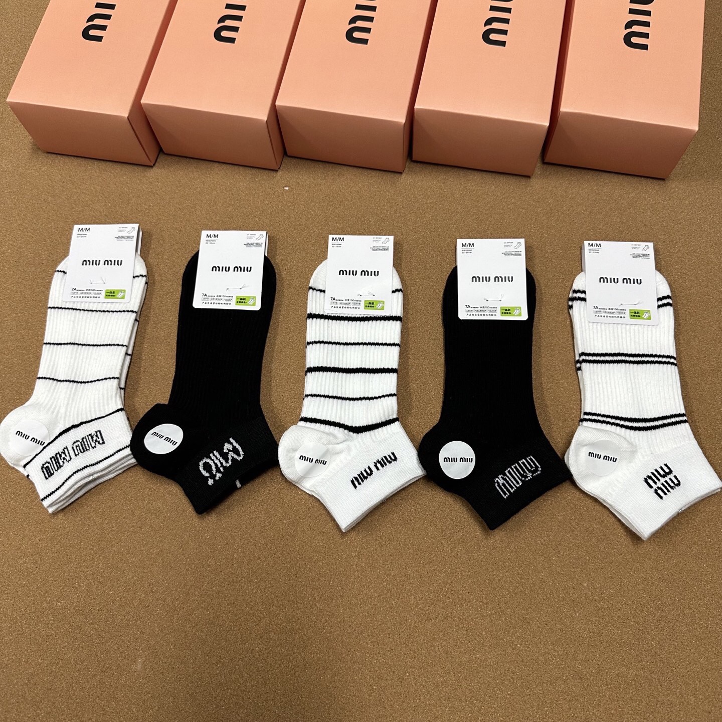NO:353441,· Miumiu · Miumiu new women's socks [one box and five pairs] jacquard classic miumiu letters, breathable, soft and comfortable, super popular small items, big brands go out on the street, trendy people must have super easy to match socks, stockings, socks, miumiu, socks19860909 · Miumiu · 缪缪新品女款袜子【一盒五双】提花经典miumiu字母,透气柔软舒适,超火爆小单品,大牌出街,潮人必备超好搭袜子,丝袜,袜子,miumiu,socks,accessory