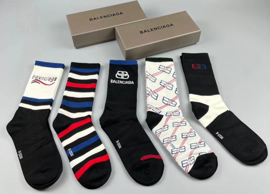 NO:357490,BALENCIAGA · Balenciaga Parisian new women's long tube socks [one box and five pairs] woven pure cotton material, soft and comfortable on the feet, carefully selected colors and matching the latest Parisian logo brand, trendy people must have super easy to match socks, stockings, socks, balenciaga, balenciaga, socks19860909 BALENCIAGA · 巴黎世家大巴黎新品女款长筒袜子【一盒五双】纯棉材质织造,上脚柔软舒适,精挑细选的颜色搭配最新大巴黎logo大牌出街,潮人必备超好搭袜子,丝袜,袜子,balenciaga,balenciaga,socks,accessory