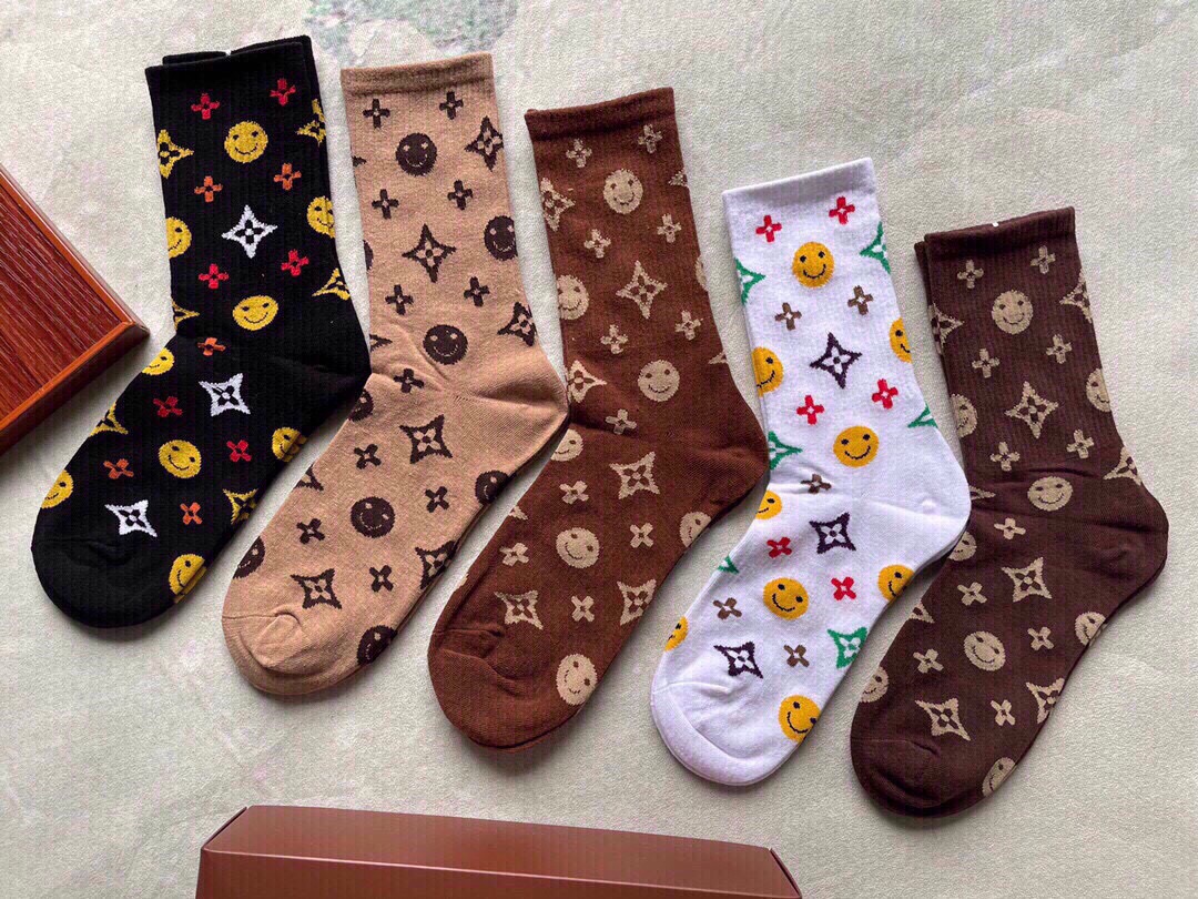 NO:358536,Louis Vuitton · Louis Vuitton donkey classic women's mid-tube socks [one box and five pairs] pure cotton material, soft, comfortable and breathable, jacquard classic logo, fried chicken nice style, counter synchronous socks big brands on the street, trendy people must have super easy to match socks, stockings, socks, louis vuitton, louis vuitton, louis vuitton, louis vuitton, louis vuitton, louis vuitton, louis vuitton, louis vuitton, socks19860909 Louis Vuitton · 路易威登驴家经典女款中筒袜子【一盒五双】纯棉材质,柔软舒适透气,提花经典logo,炒鸡nice的款式,专柜同步袜子大牌出街,潮人必备超好搭袜子,丝袜,袜子,louis vuitton,louis vuitton,louis vuitton,louis vuitton,socks,accessory