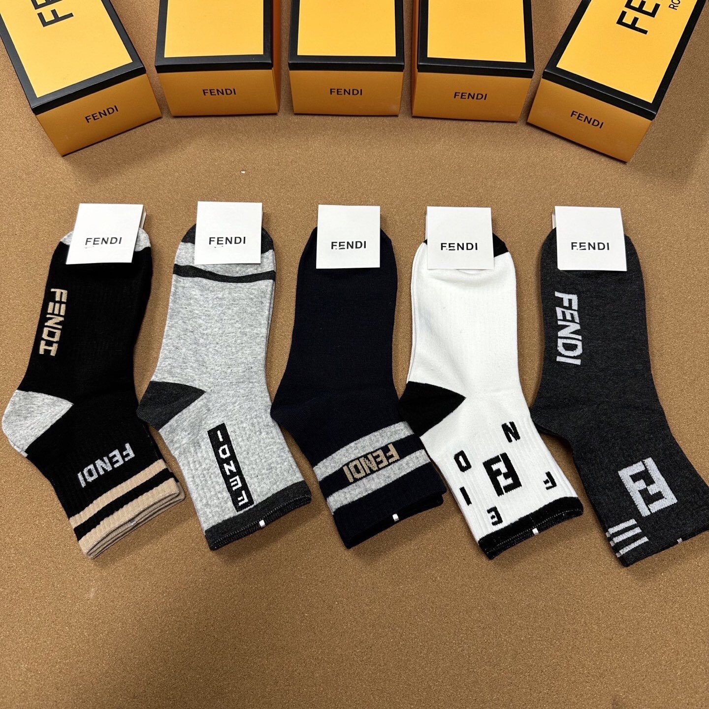 NO:358564,FENDI FF's new mid-tube men's socks [one box and five pairs] classic jacquard logo, made of pure cotton, breathable and comfortable, super nice super hot small items, big brands go out on the street, trendy people must have super easy to match socks, stockings, socks, fendi, fendi, fendi, fendi, fendi, fendi, socks19860909 FENDI · 芬迪FF家新品中筒男款袜子【一盒五双】提花经典标志,纯棉材质制造,透气舒适,超级nice超火爆小单品,大牌出街,潮人必备超好搭袜子,丝袜,袜子,fendi,fendi,fendi,socks,accessory