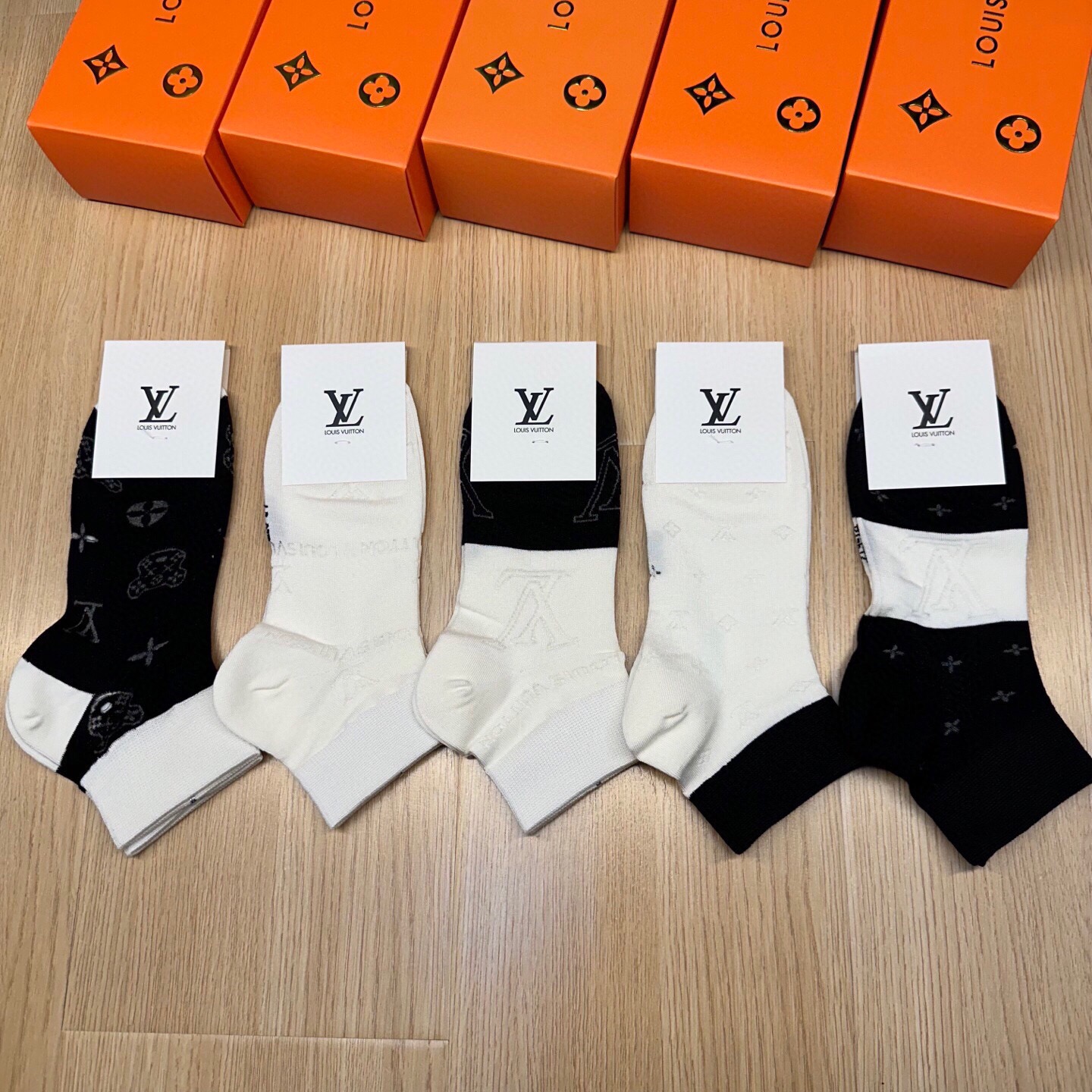 NO:359493,Louis Vuitton, a new online celebrity women's socks [one box and five pairs], made of bamboo cotton, cold, breathable and comfortable, super nice and popular small items, big brands go out on the street, trendy people must have super easy to match socks, stockings, socks, louis vuitton, louis vuitton, louis vuitton, louis vuitton, louis vuitton, socks19860909 Louis Vuitton 驴家新品网红女款袜子【一盒五双】竹棉材质,冰凉透气舒适,超级nice超火爆小单品,大牌出街,潮人必备超好搭袜子,丝袜,袜子,louis vuitton,louis vuitton,louis vuitton,socks,accessory