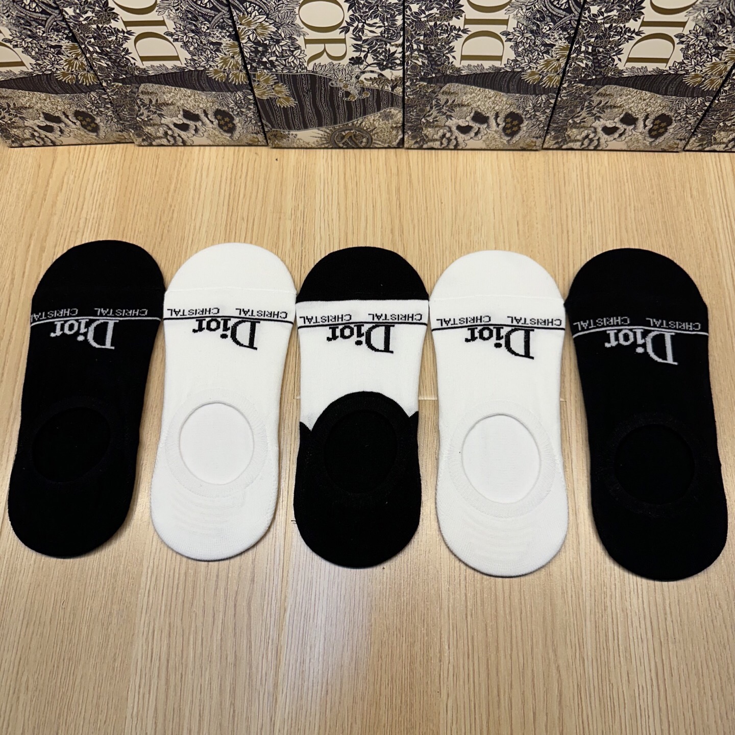 NO:359575,Dior · Dior D's new women's invisible socks [one box and five pairs] classic jacquard letter logo, pure cotton material, super comfortable and beautiful big brands to go out on the street, trendy people must have super easy to match socks, stockings, socks, dior, dior, dior, dior, socks19860909 Dior · 迪奥D家新品女款隐形袜子【一盒五双】提花经典字母标志,纯棉材质,超舒适超美腻大牌出街,潮人必备超好搭袜子,丝袜,袜子,dior,dior,dior,socks,accessory