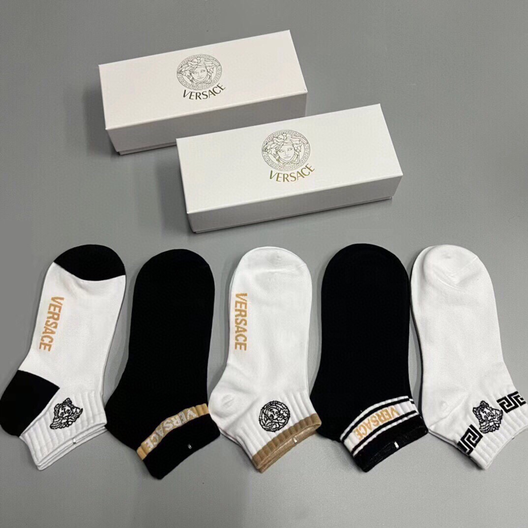 NO:360387,Versace · Versace's new men's socks [one box and five pairs] pure cotton material woven, super soft and comfortable, classic jacquard logo, ins super popular small items, big brands go out on the street, trendy people must have super easy to match socks, stockings, versace, versace, socks19860909 Versace · 范思哲新品男款袜子【一盒五双】纯棉材质织造,超柔软舒适,提花经典logo,ins超火爆小单品,大牌出街,潮人必备超好搭袜子丝袜,袜子,versace,versace,socks,accessory