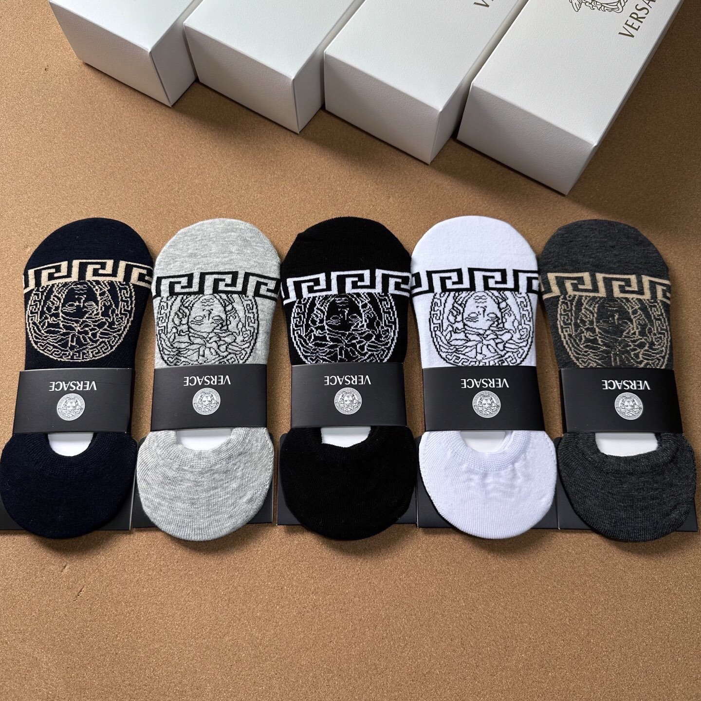 NO:360431,Versace · Versace's new men's invisible boat socks [one box and five pairs] pure cotton material woven, super soft and comfortable, classic jacquard logo, ins super popular small items, big brands go out on the street, trendy people must have super easy to match socks and stockings, socks, versace, versace, socks19860909 Versace · 范思哲新品男款隐形船袜【一盒五双】纯棉材质织造,超柔软舒适,提花经典标志,ins超火爆小单品,大牌出街,潮人必备超好搭袜子丝袜,袜子,versace,versace,socks,accessory