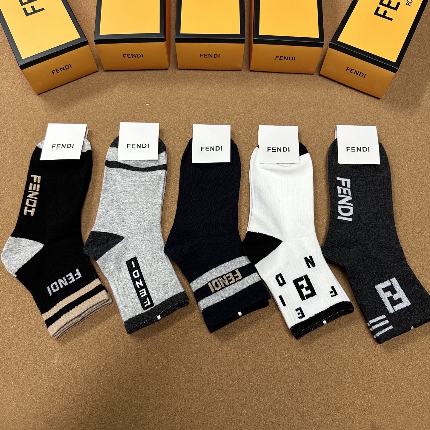 NO:362156,FENDI FF's new mid-tube men's socks [one box and five pairs] classic jacquard logo, made of pure cotton, breathable and comfortable, super nice super hot small items, big brands go out on the street, trendy people must have super easy to match socks, stockings, socks, fendi, fendi, fendi, fendi, fendi, fendi, socks19860909 FENDI · 芬迪FF家新品中筒男款袜子【一盒五双】提花经典标志,纯棉材质制造,透气舒适,超级nice超火爆小单品,大牌出街,潮人必备超好搭袜子,丝袜,袜子,fendi,fendi,fendi,socks,accessory