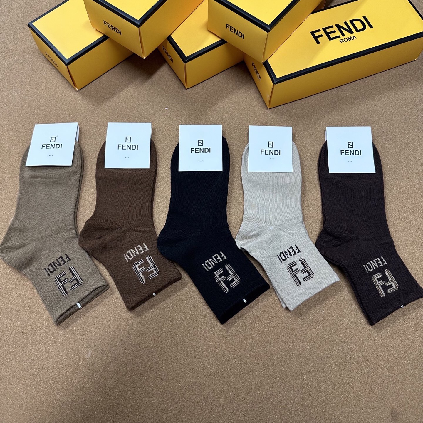 NO:362162,FENDI FF's new mid-tube women's socks [one box and five pairs] Super classic double F logo, made of pure cotton, breathable and comfortable, super nice super hot small items, big brands go out on the street, trendy people must have super easy to match socks, stockings, socks, fendi, fendi, fendi, socks19860909 FENDI · 芬迪FF新品中筒女款袜子【一盒五双】超级经典的双F标志,纯棉材质制造,透气舒适,超级nice超火爆小单品,大牌出街,潮人必备超好搭袜子,丝袜,袜子,fendi,fendi,socks,accessory